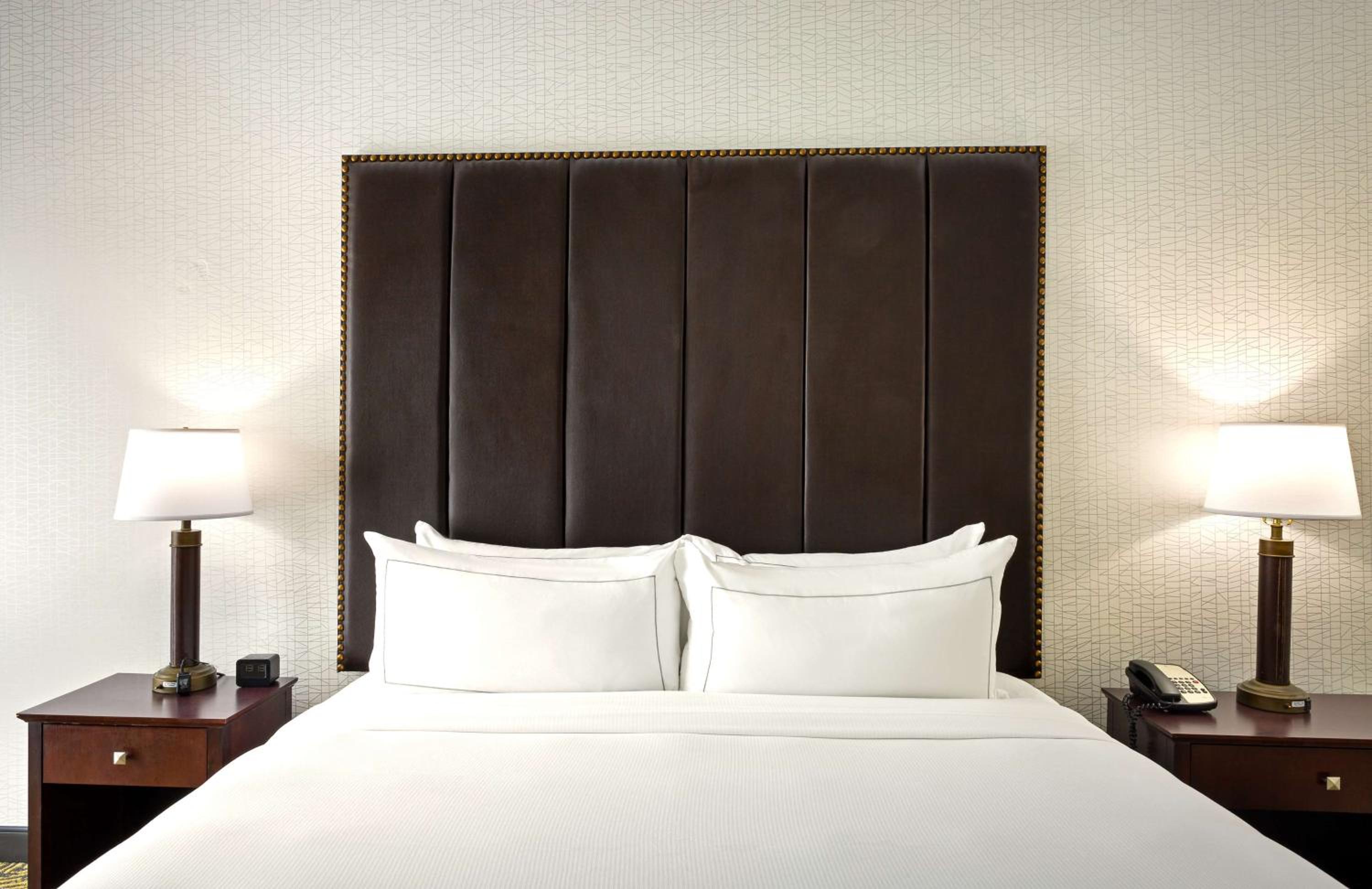 Queen Room with Two Queen Beds - Non-Smoking photo 2