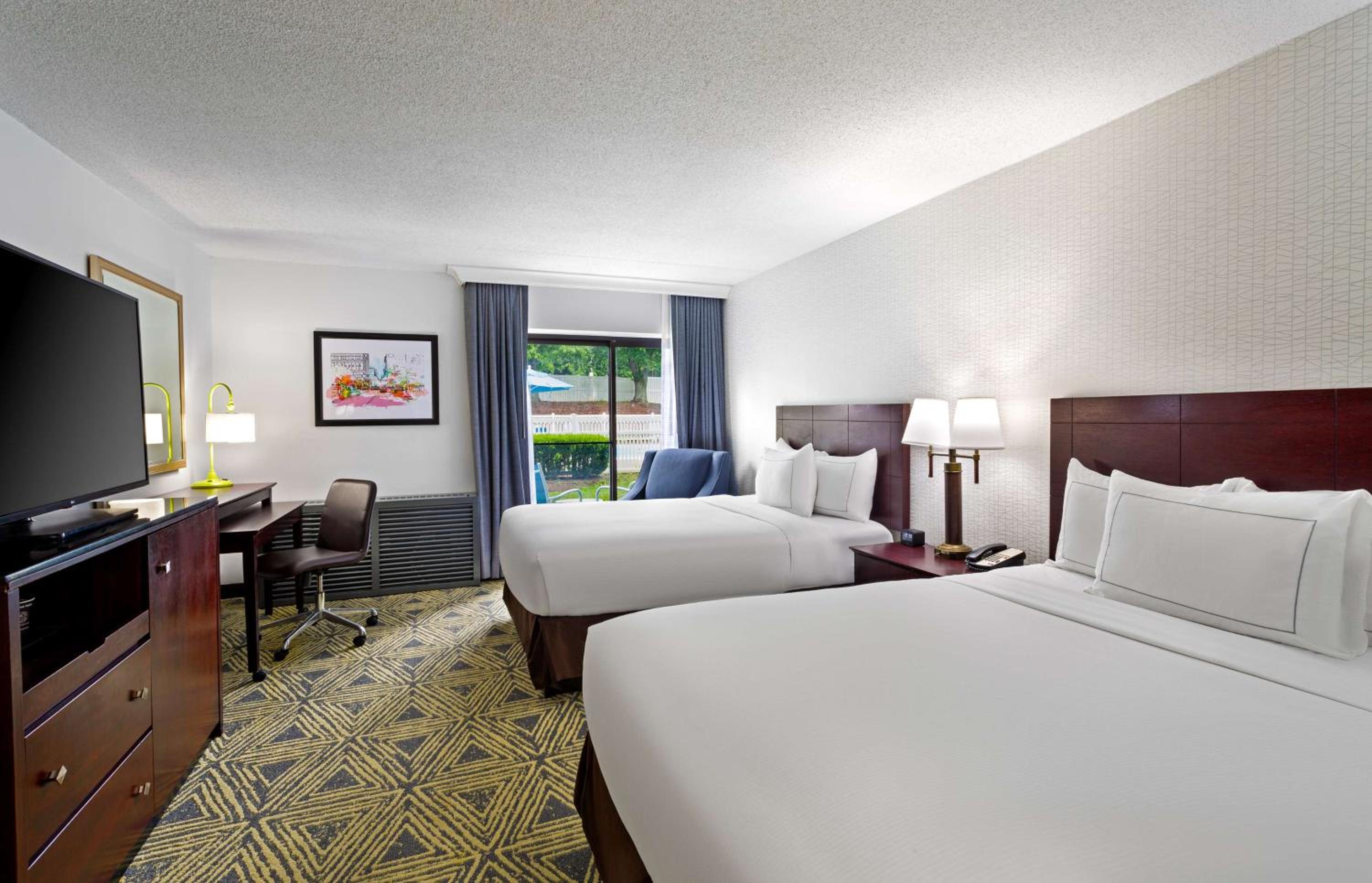 Queen Room with Two Queen Beds and Patio - Non-Smoking photo 2
