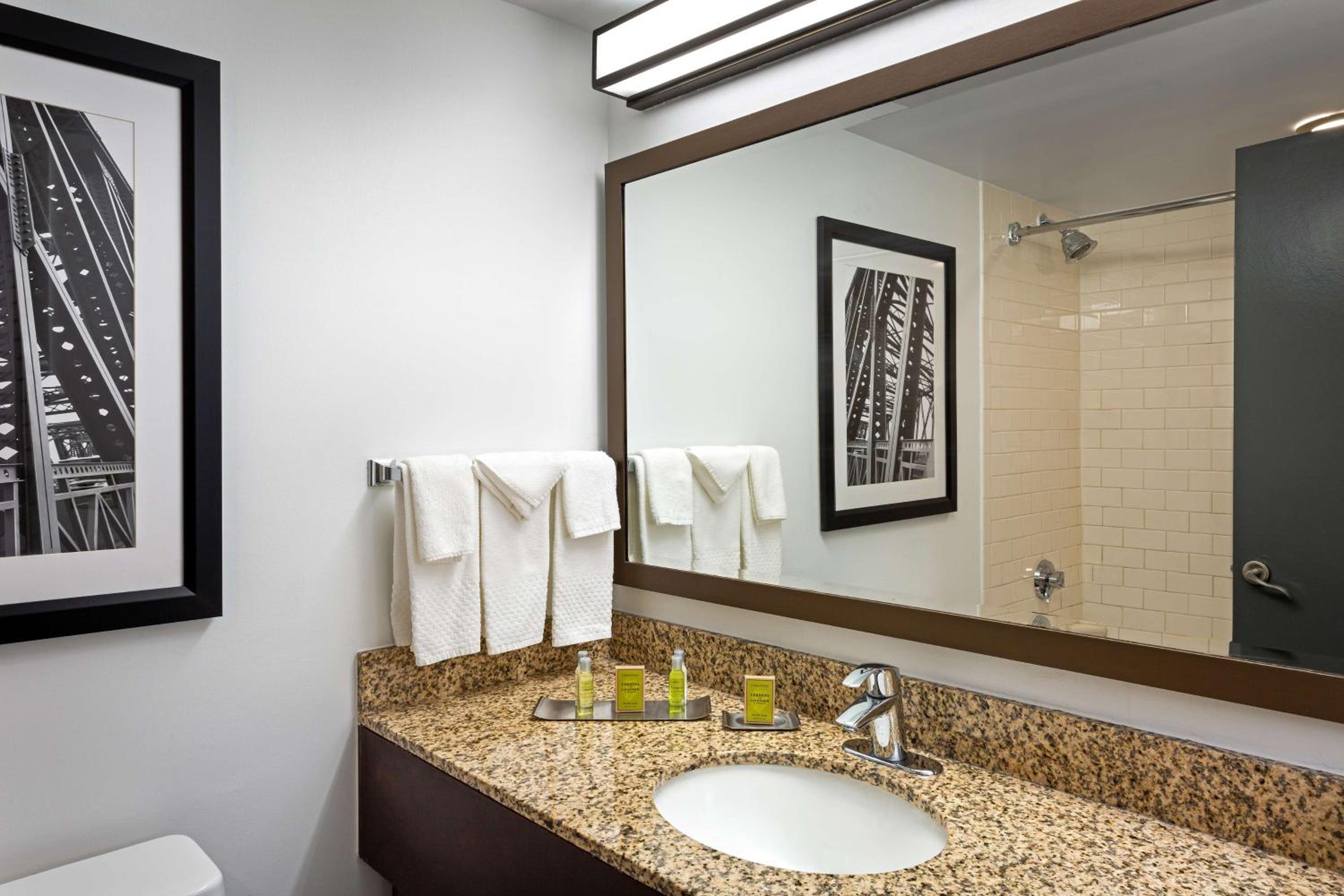 King Room with Poolside Patio and Whirlpool - Non-Smoking photo 3