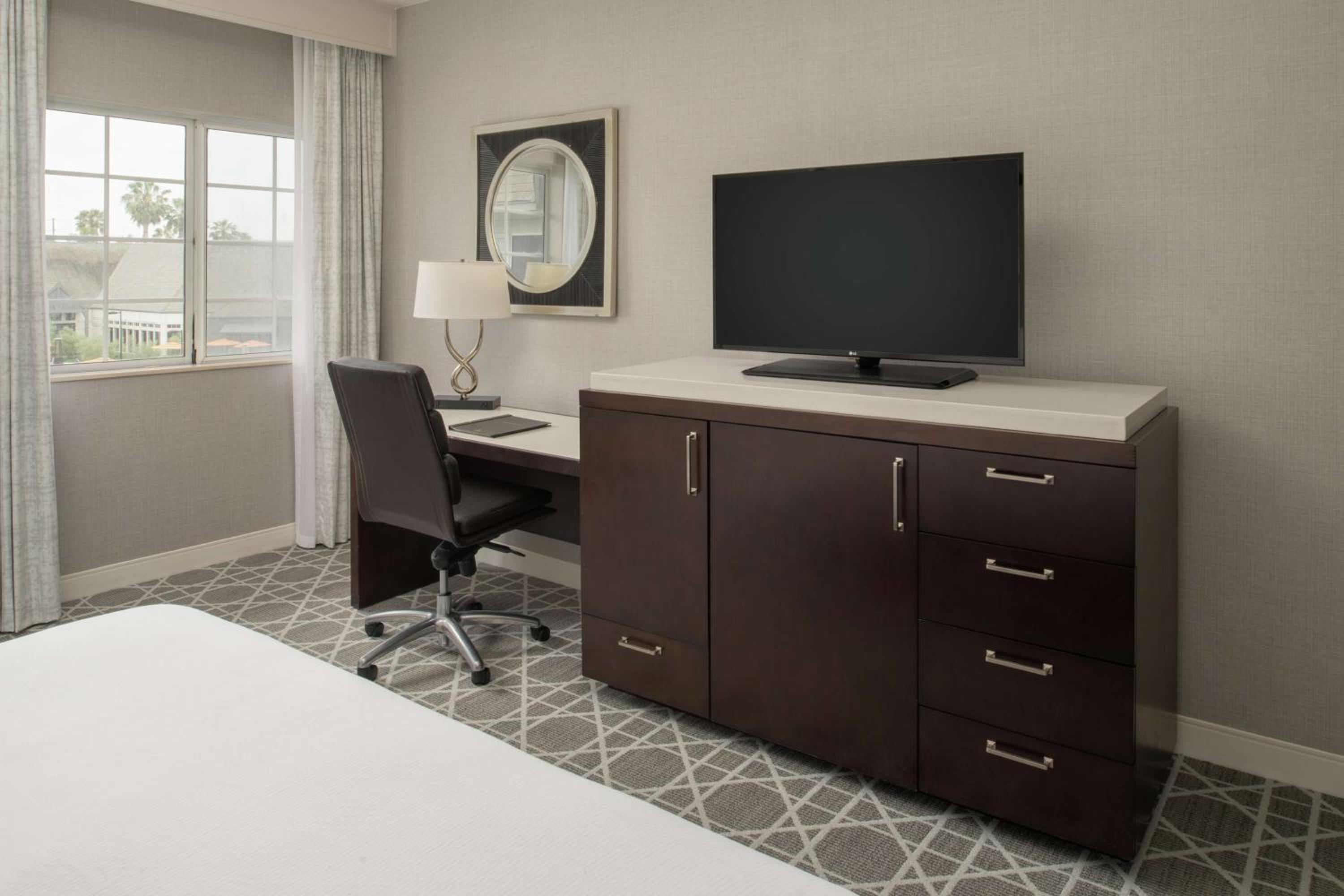 Queen Room with Two Queen Beds and Bath Tub - Mobility Accessible