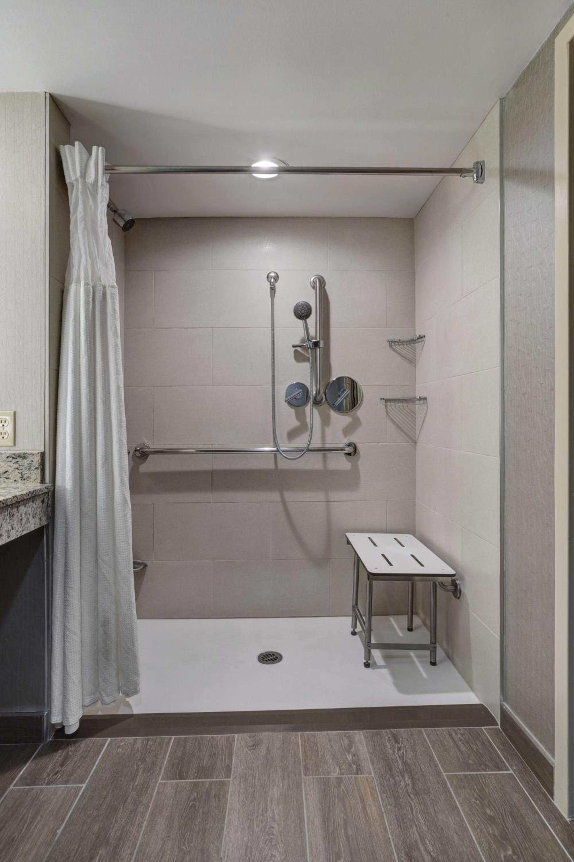 Premium King Room with Roll-In Shower - Mobility and Hearing Accessible/Non-Smoking - Photo 5