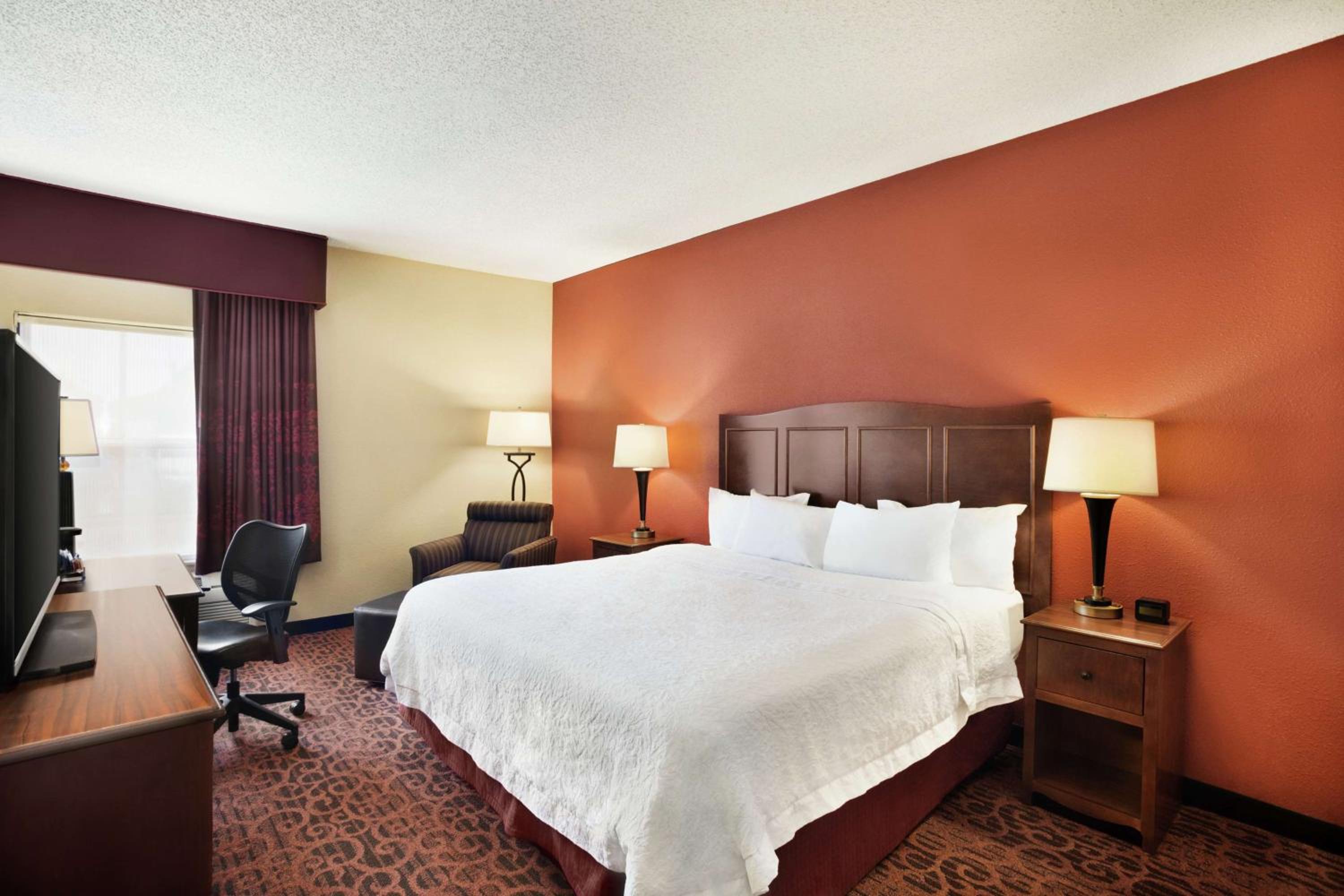 Queen Room - Non-Smoking - Photo 1