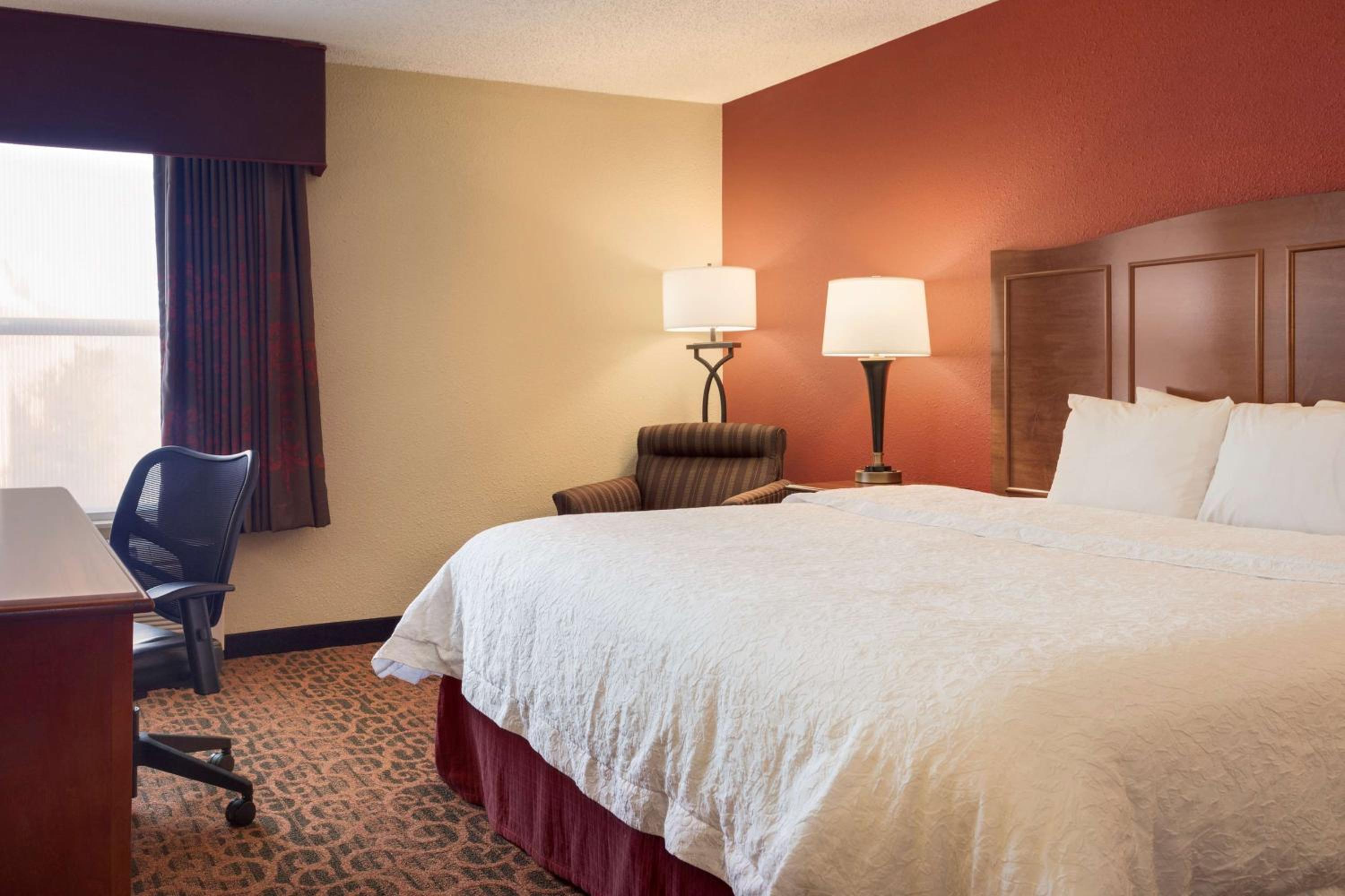 King Room with King Bed - Non-Smoking - Photo 1