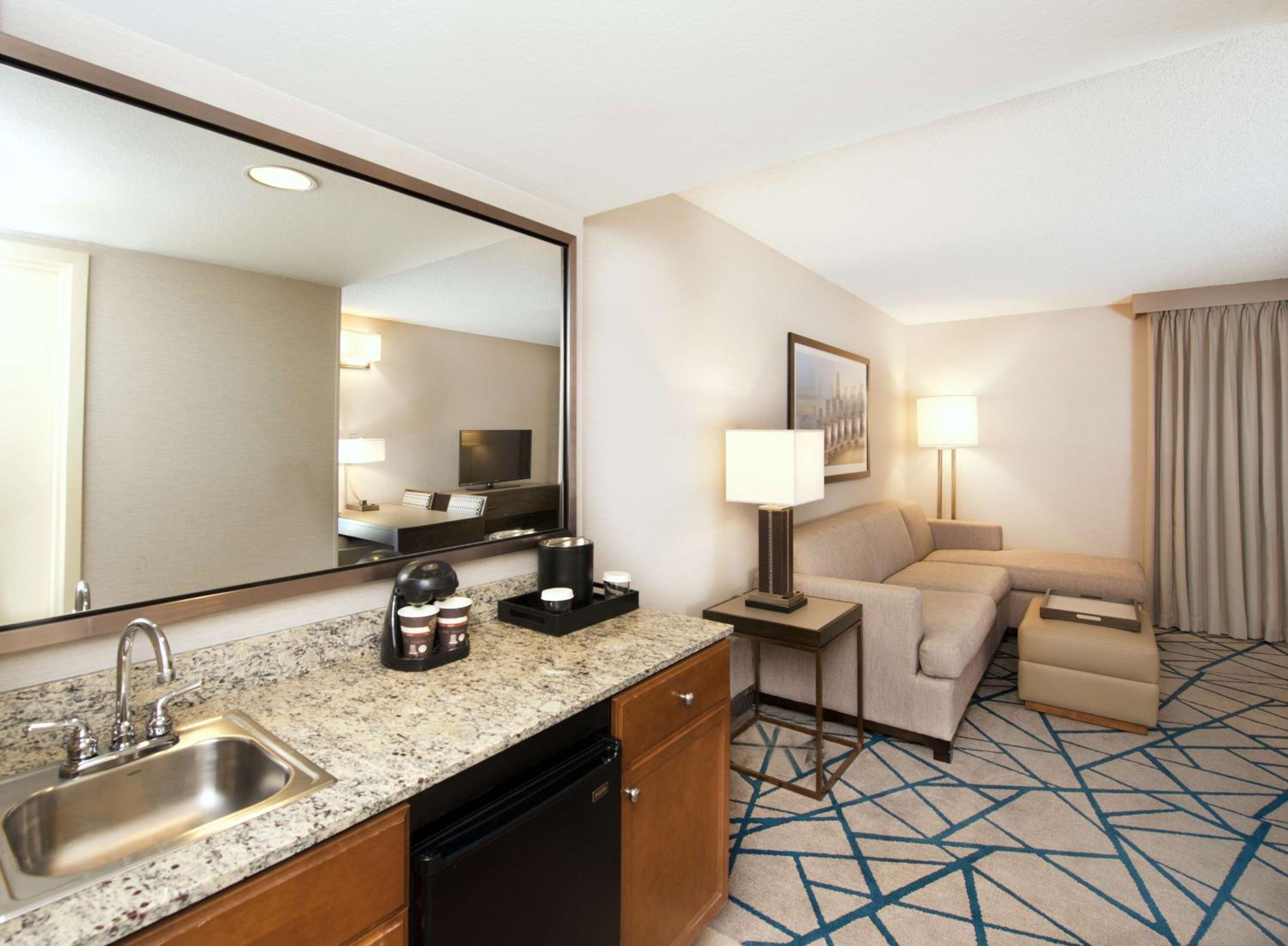 King Suite with Balcony - Non-Smoking - Photo 3