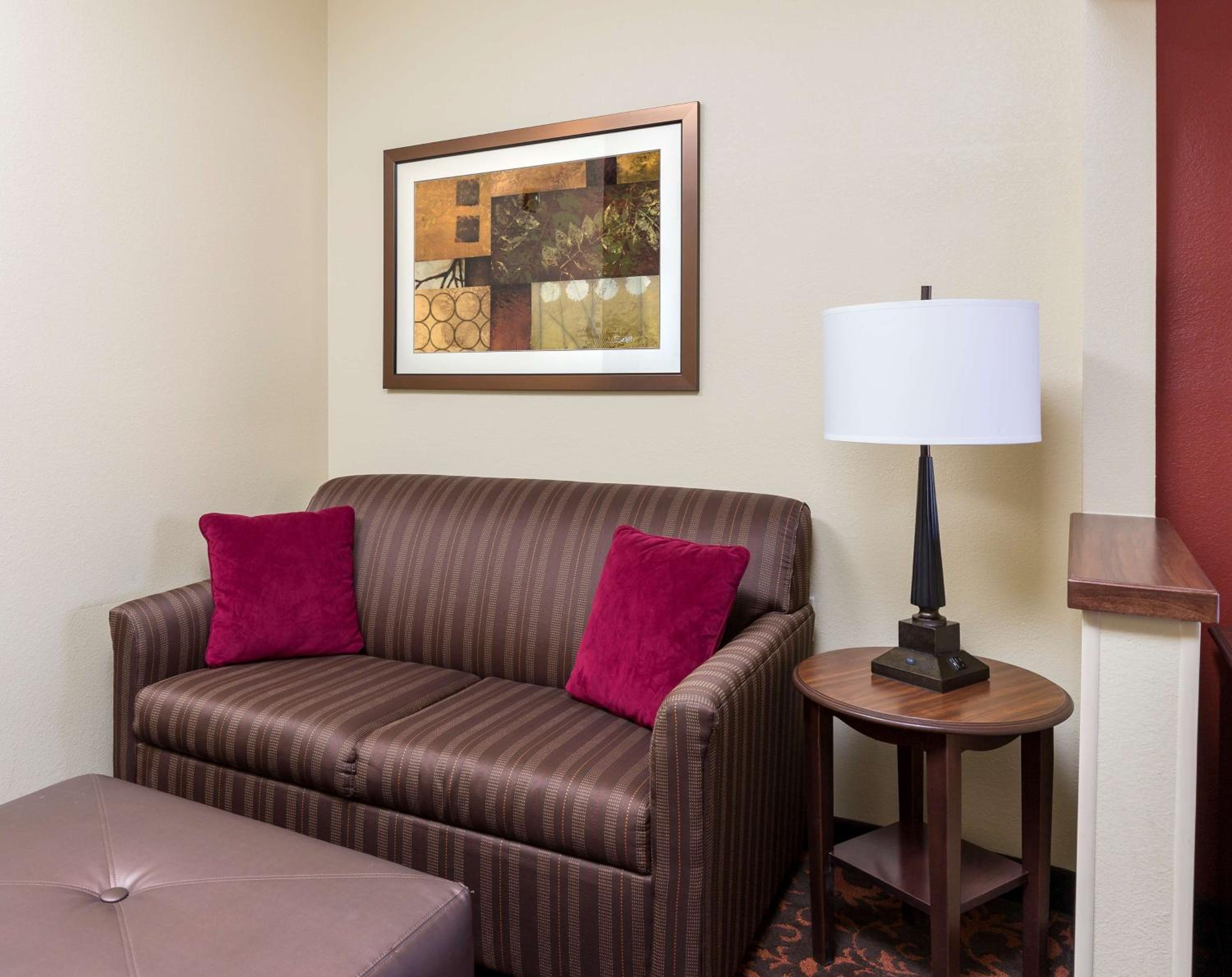 King Room with Sofa Bed and Study - Non-Smoking - Photo 4