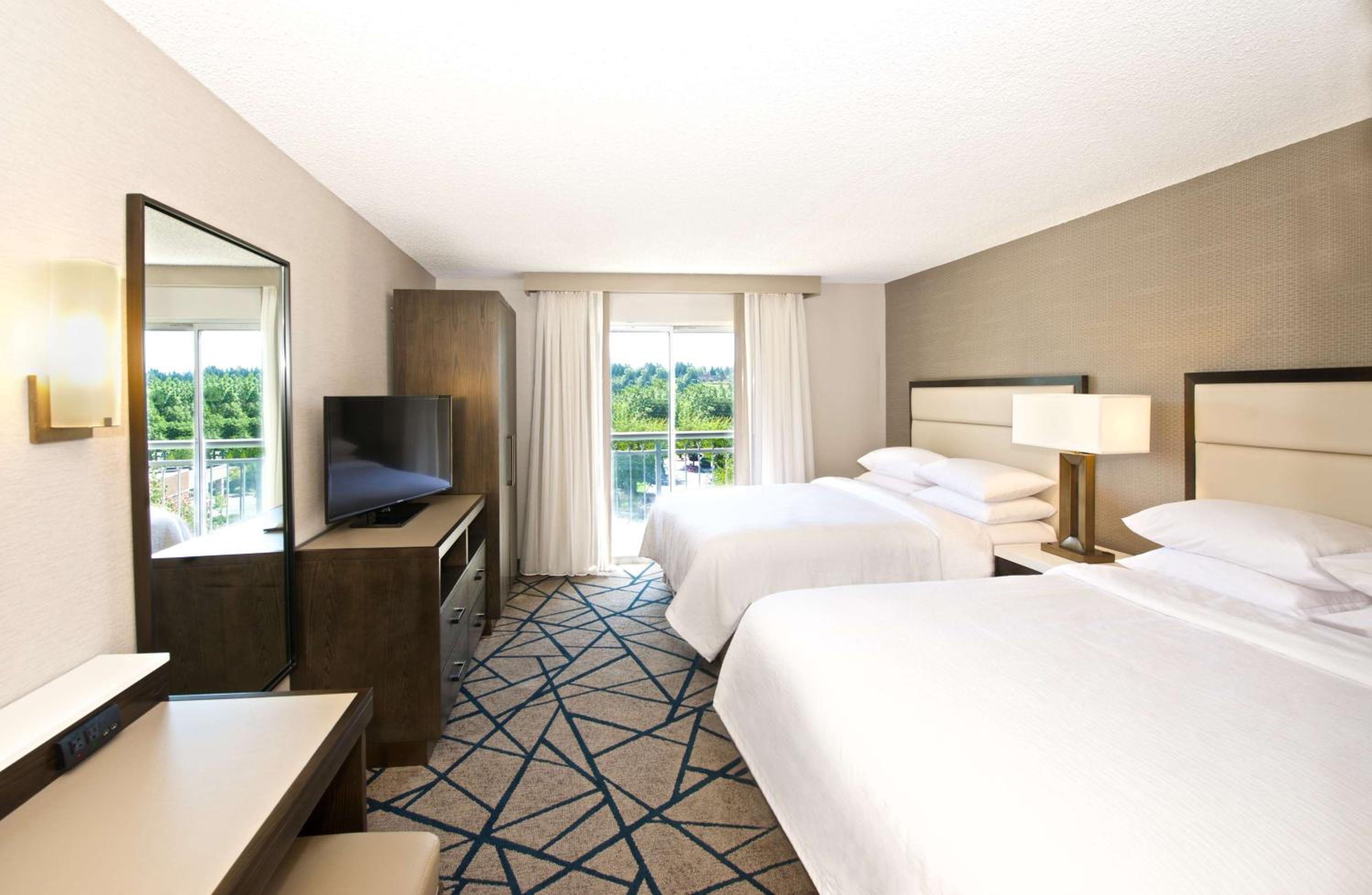 Premium Queen Suite with Two Queen Beds - Non-Smoking - Photo 1