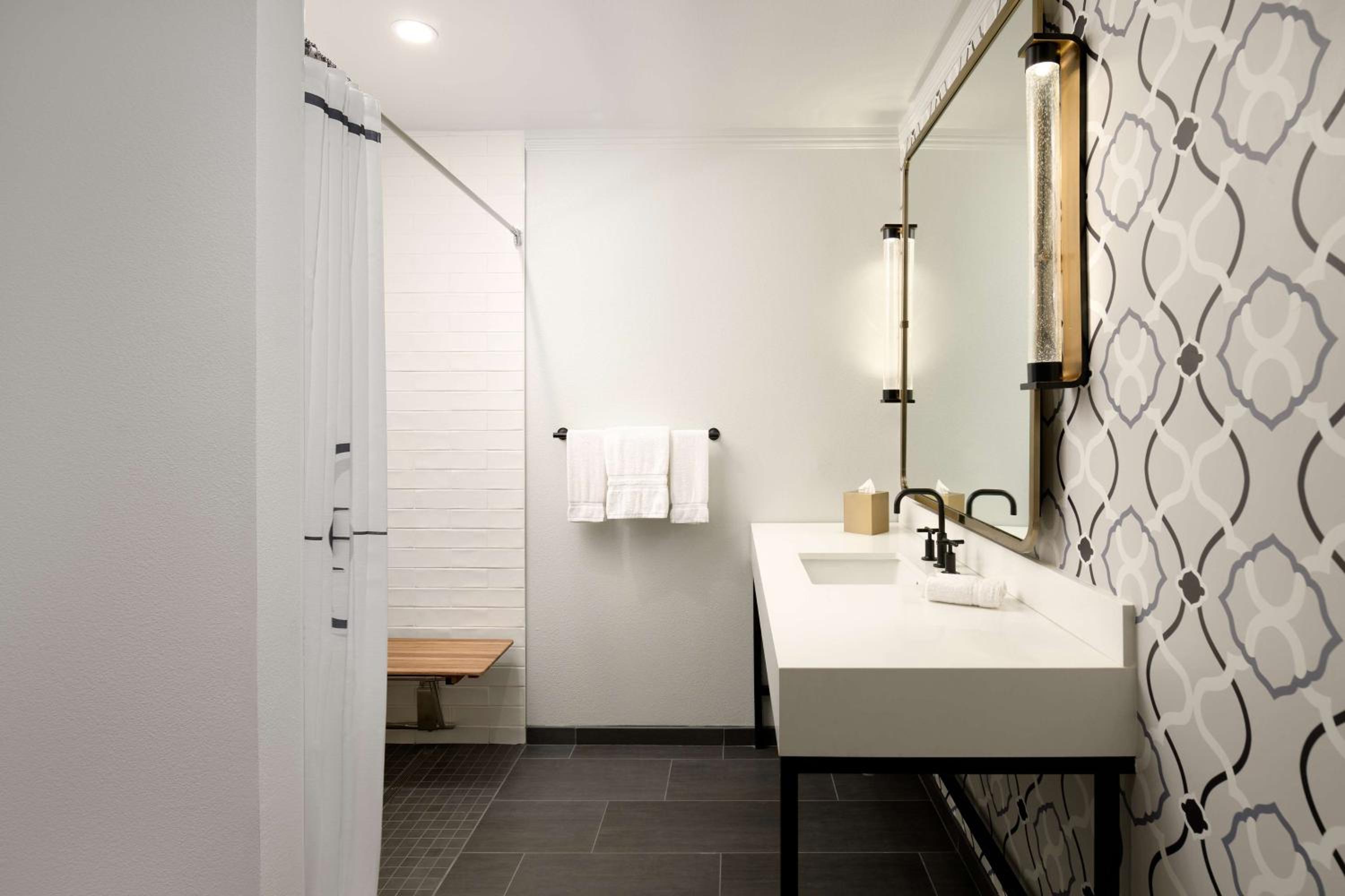 Queen Room with Two Queen Beds and Roll-In Shower - Mobility Access - Photo 6