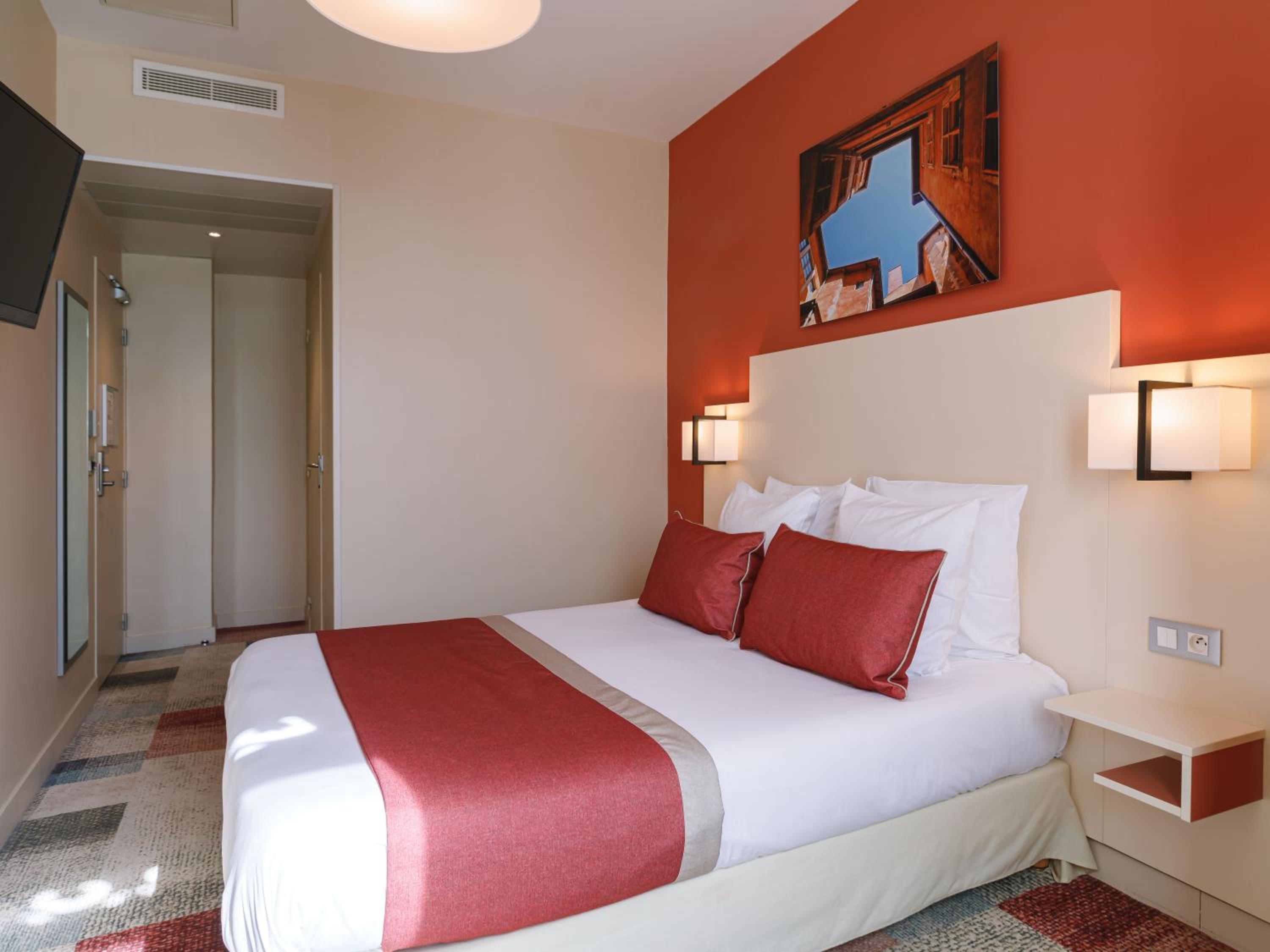 Air-conditioned Comfort Double Room thumbnail 5