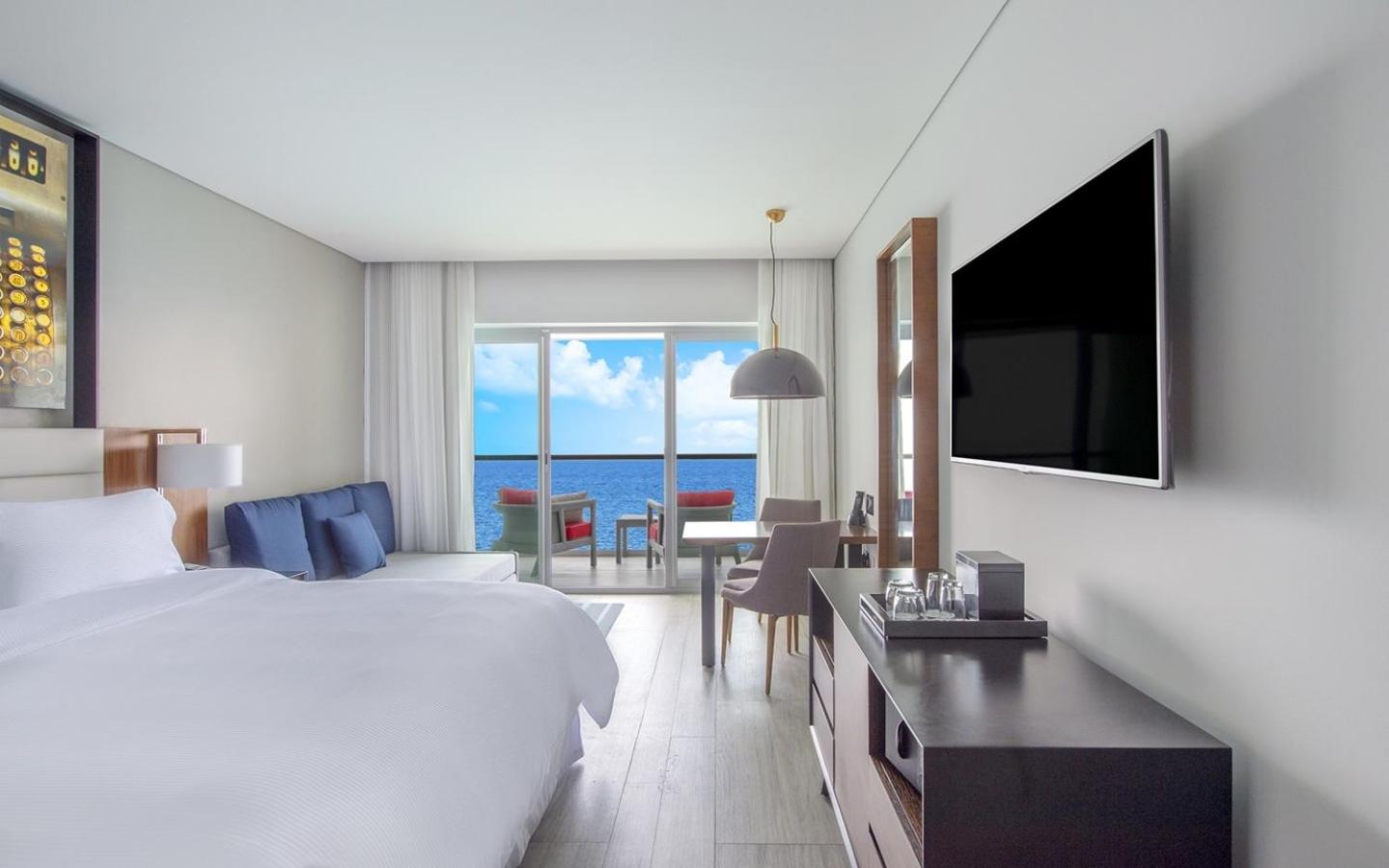 Oceanfront King Room - Mobility Accessible