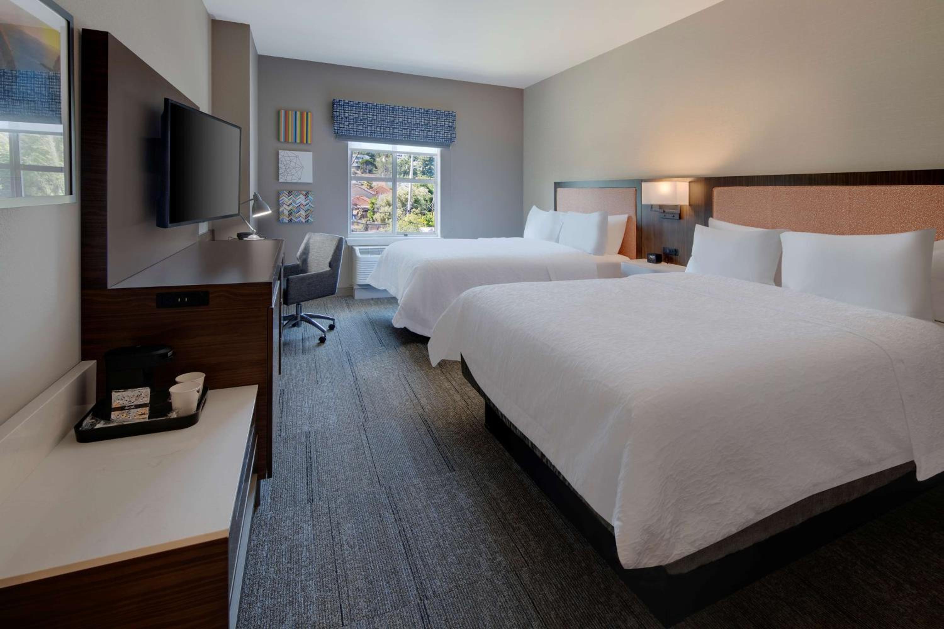 Queen Room with Two Queen Beds - Photo 6