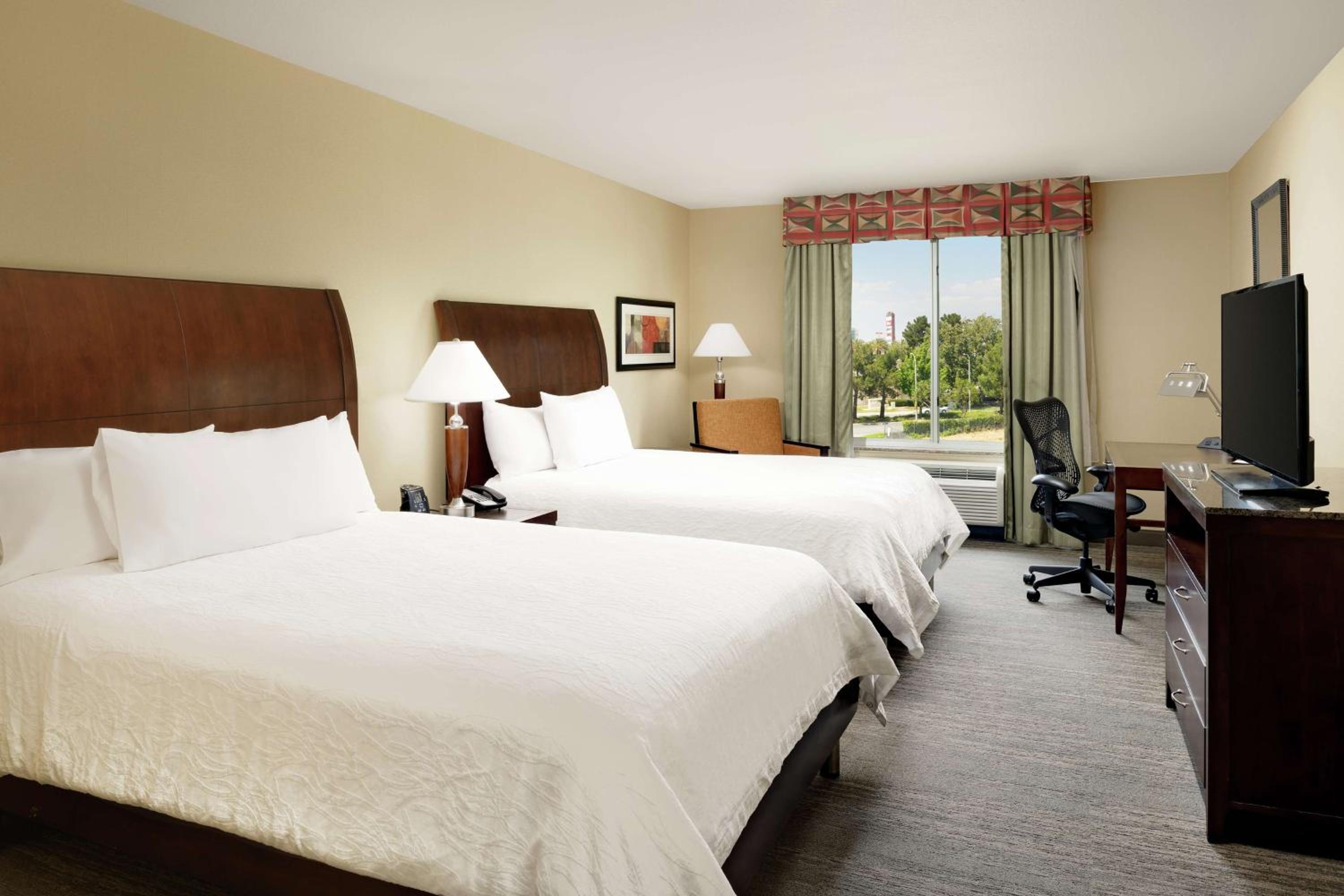 Queen Room with Two Queen Beds - Photo 5