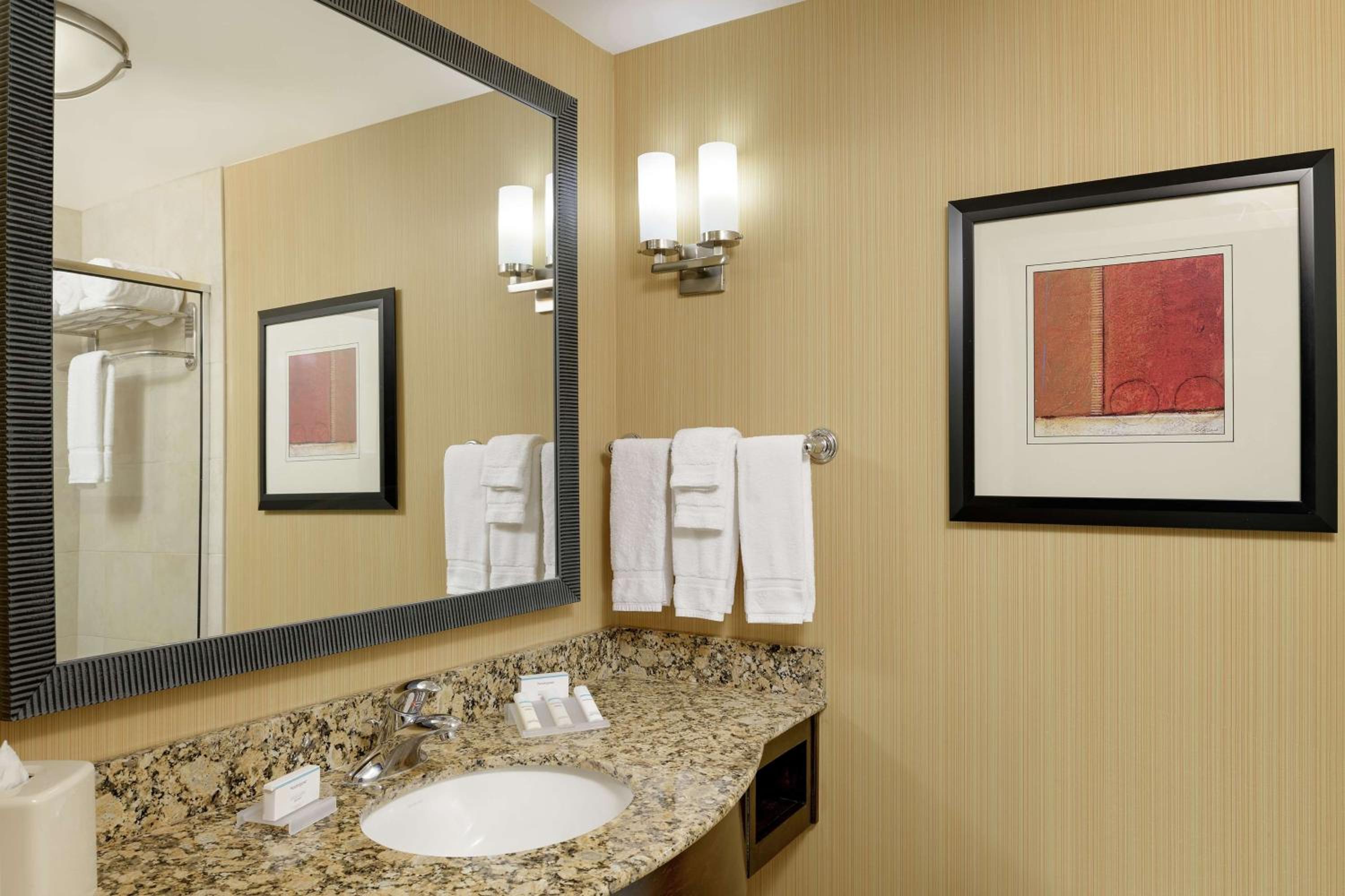 Junior King Suite - Photo 3