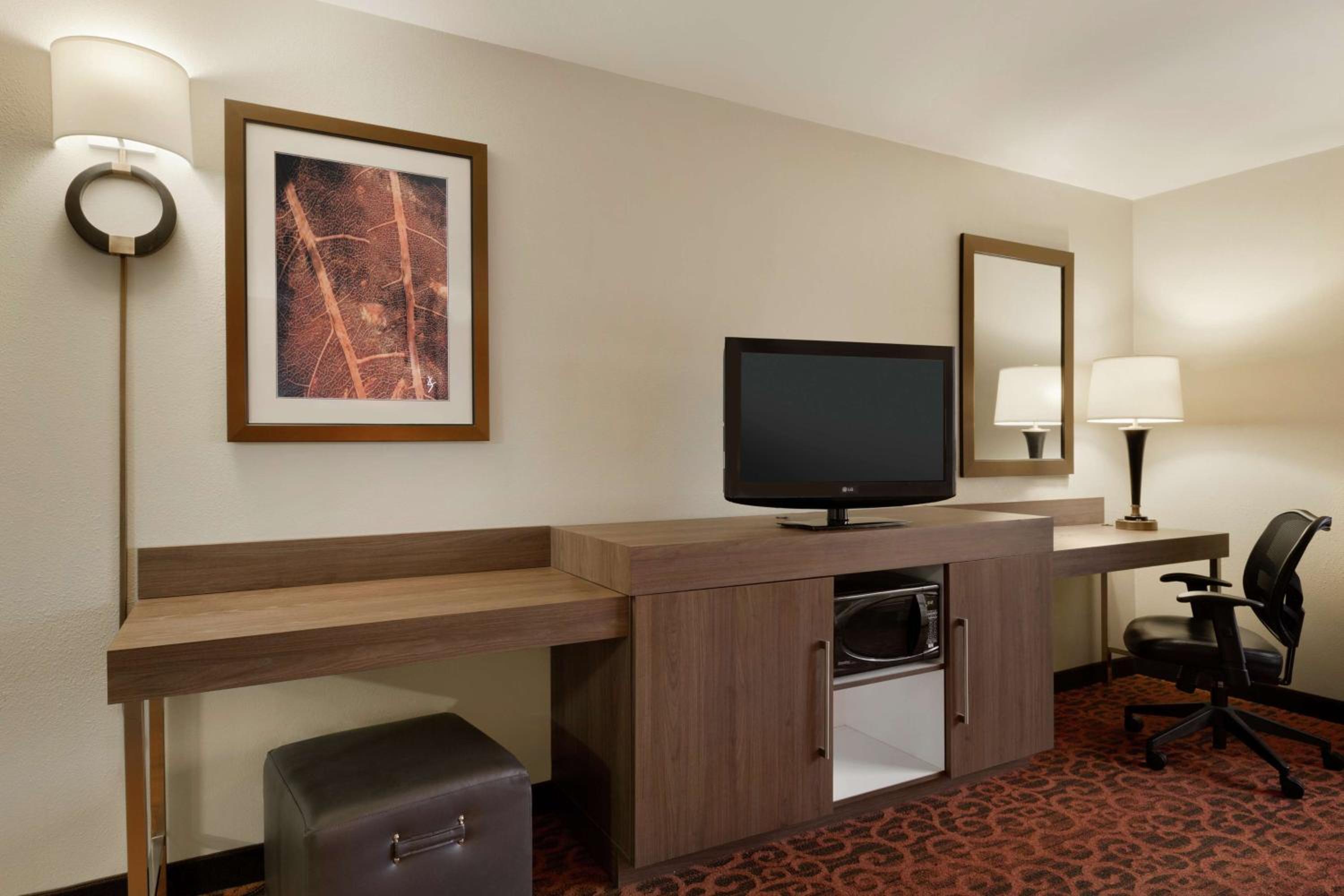 Room with Two Queen Beds - Non-Smoking - Photo 1