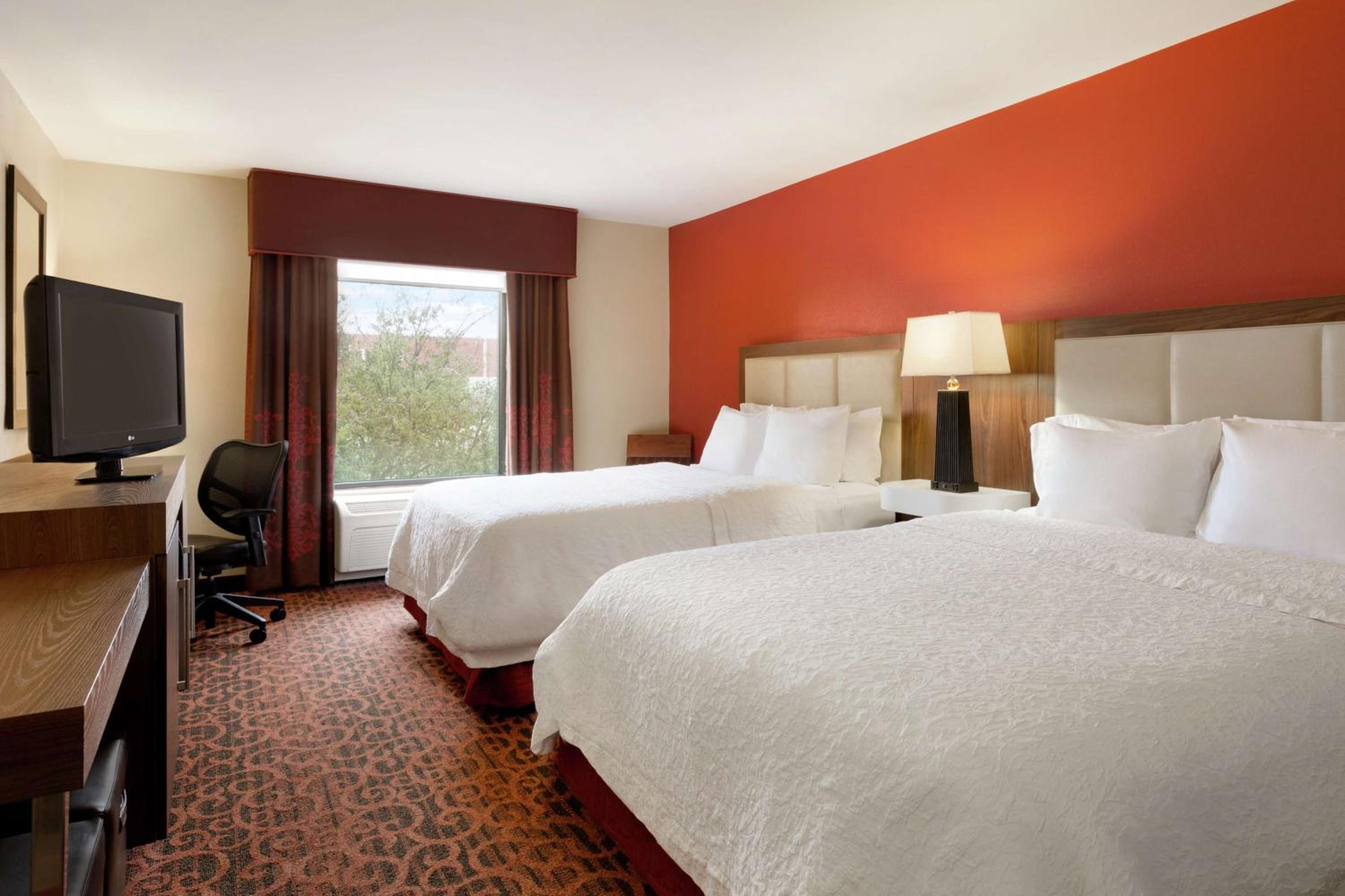 Room with Two Queen Beds - Non-Smoking - Photo 2