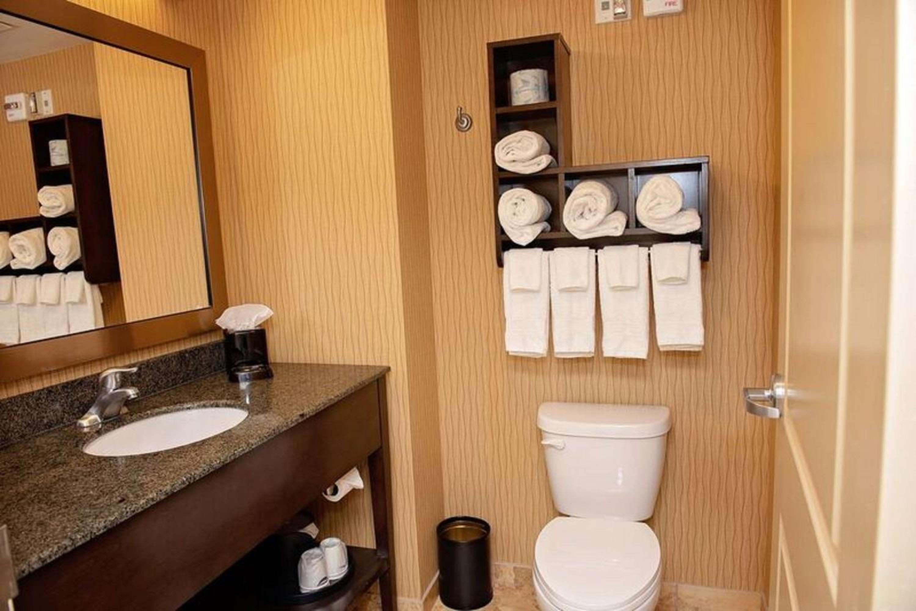 King Room with Balcony - Non-Smoking photo 2