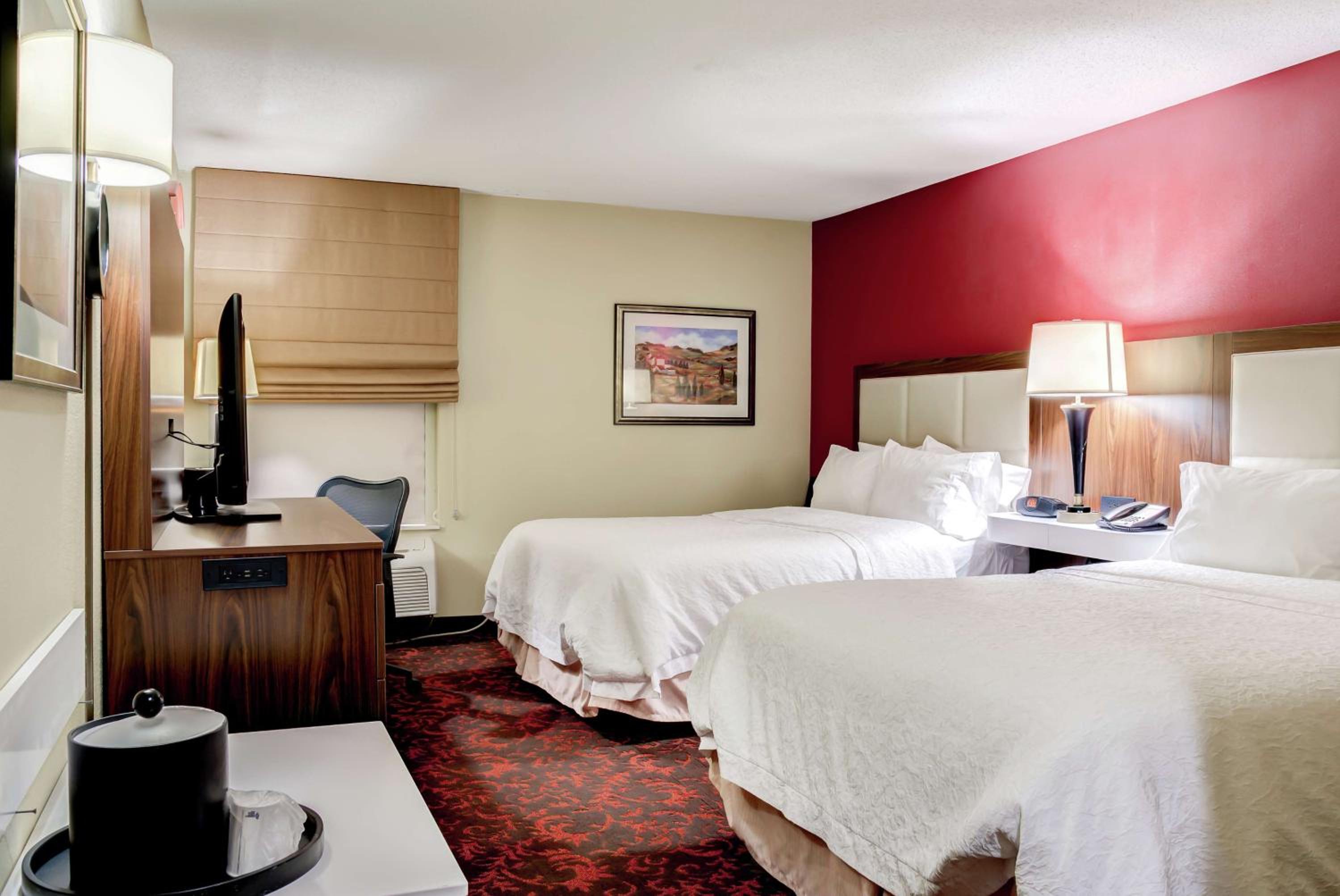 Queen Room with Two Queen Beds - Hearing Access/Non-Smoking