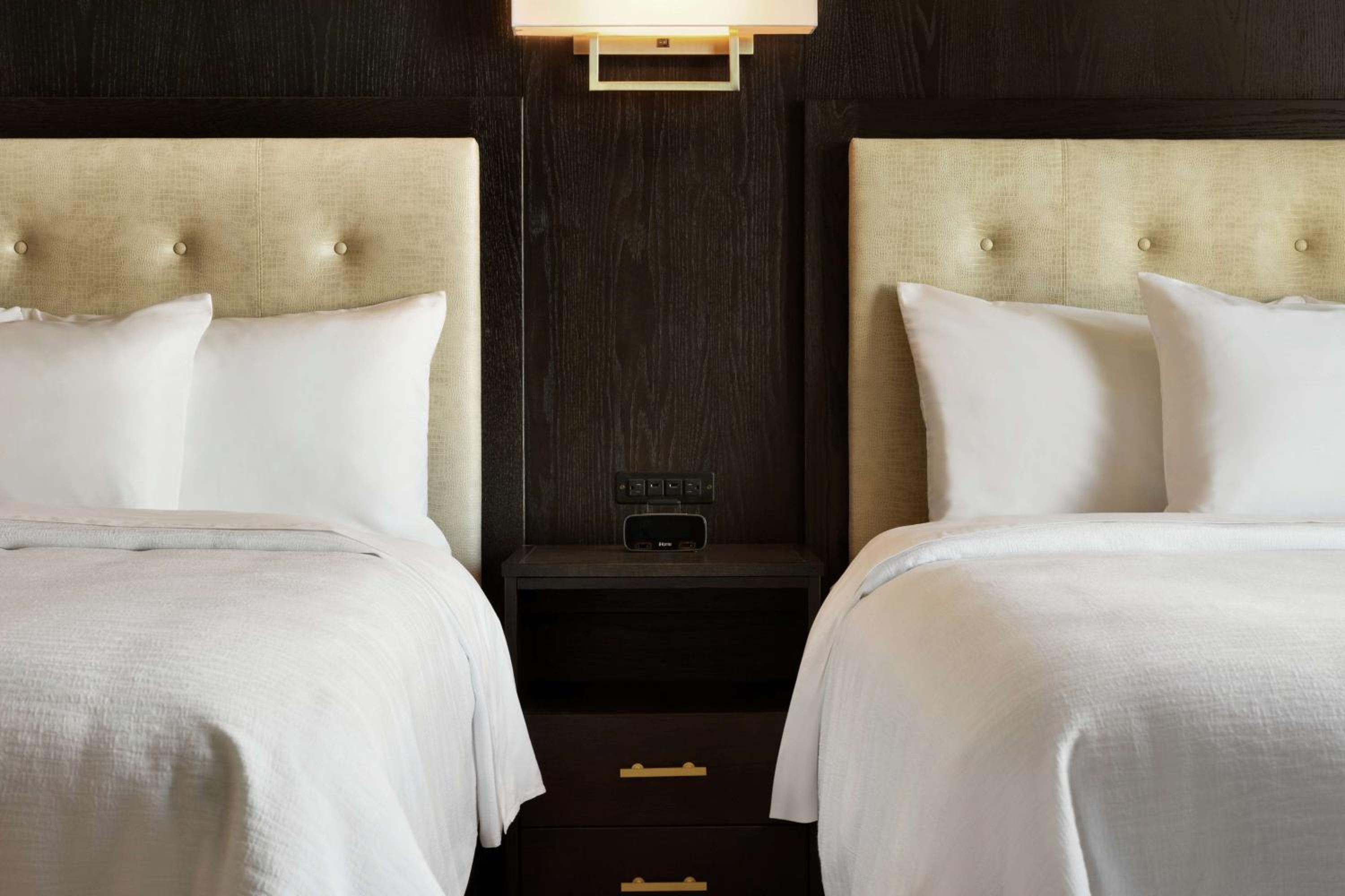 Two-Room Queen Suite with Two Queen Beds - Hearing Access photo 2