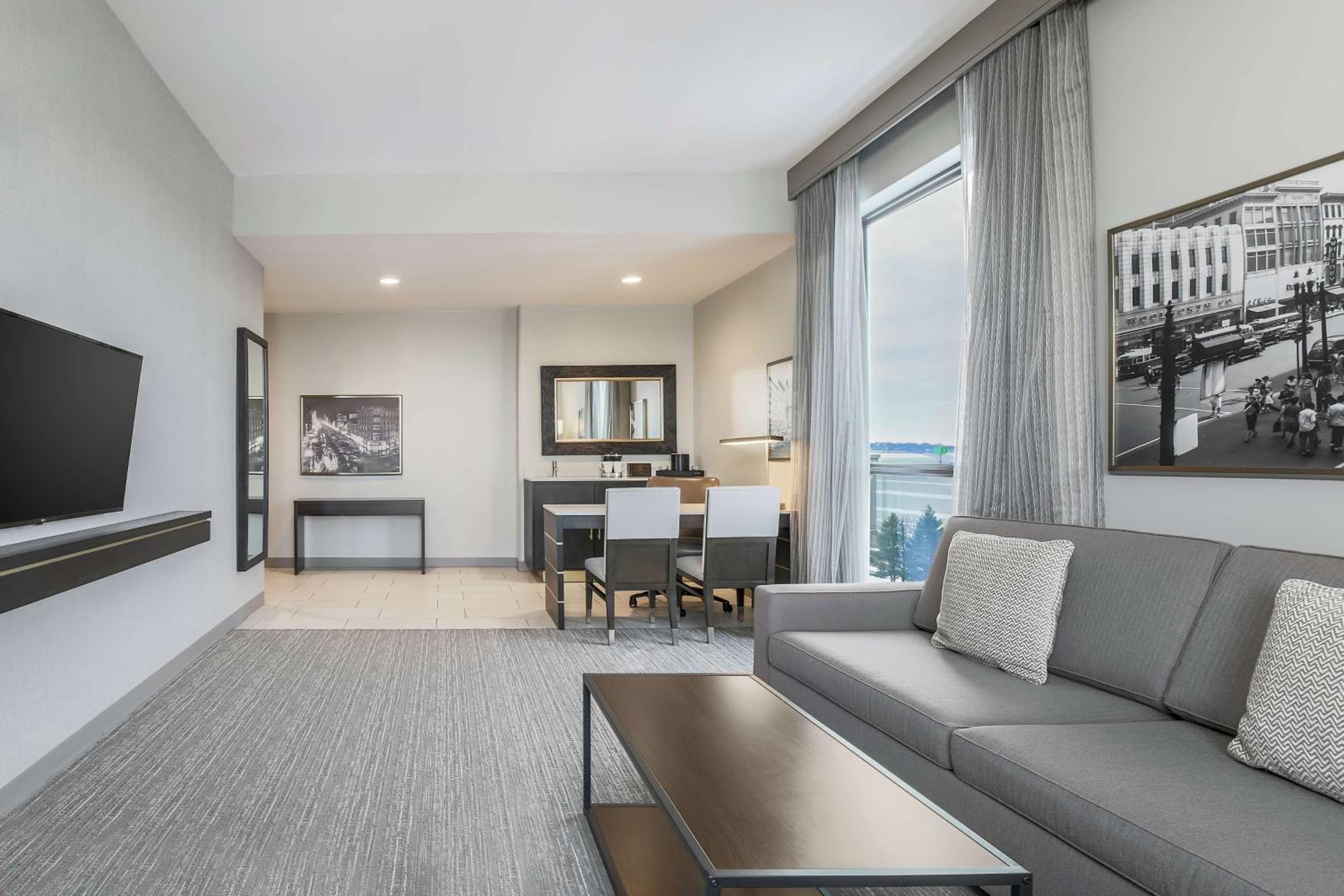 Corner King Suite
