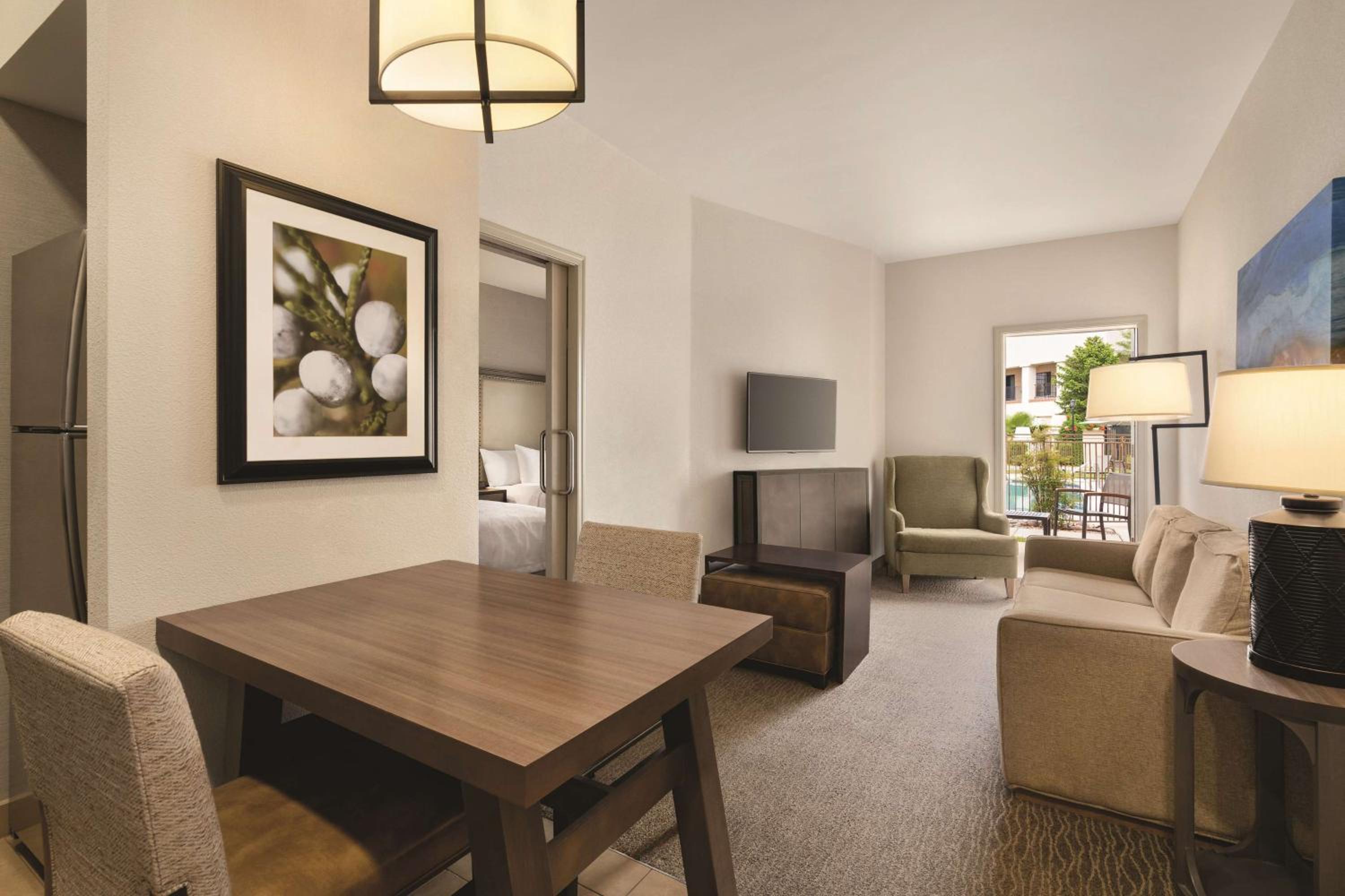 One-Bedroom Poolside Suite with 2 Queen Beds