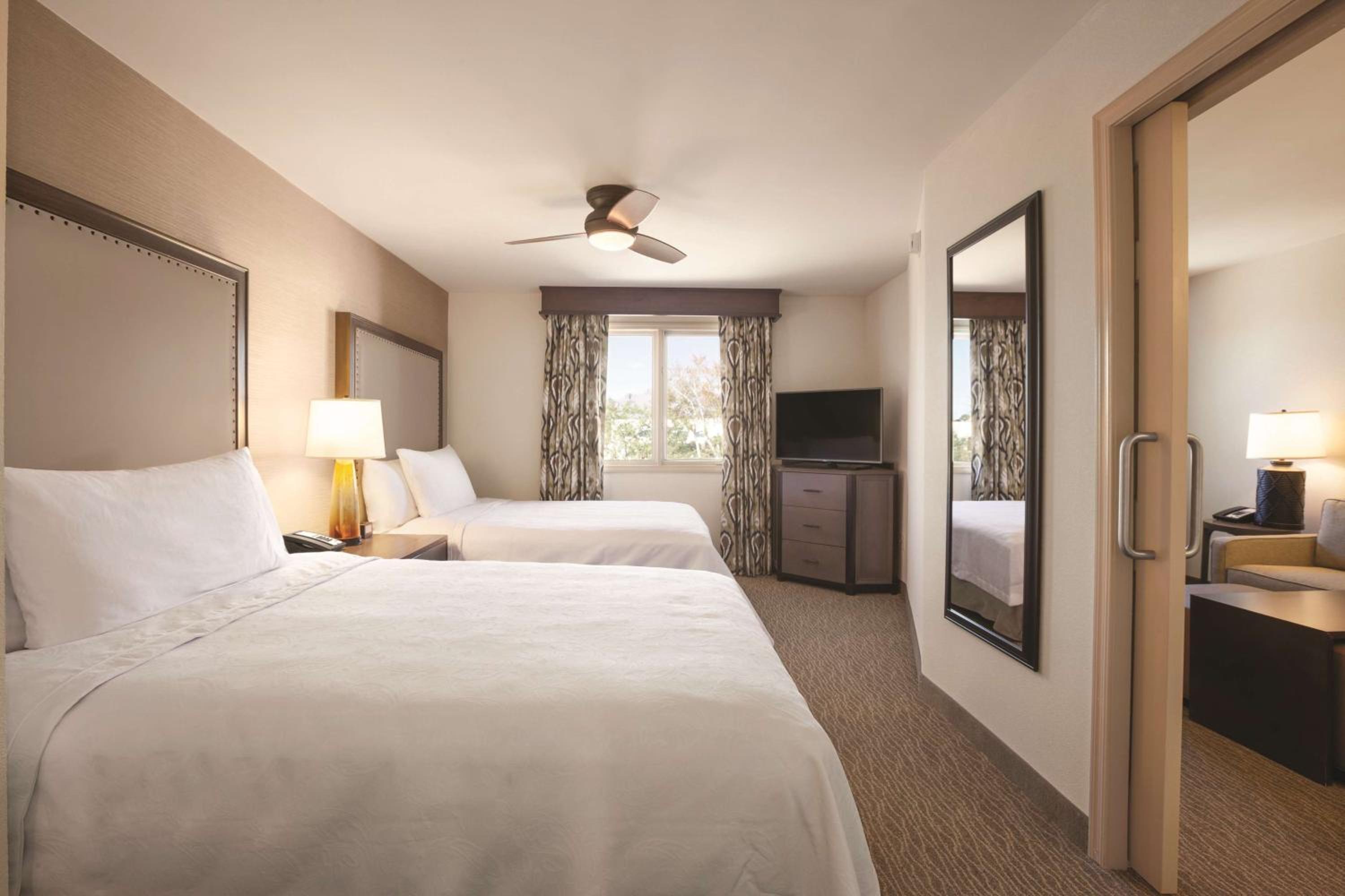 One-Bedroom Poolside Suite with 2 Queen Beds photo 1