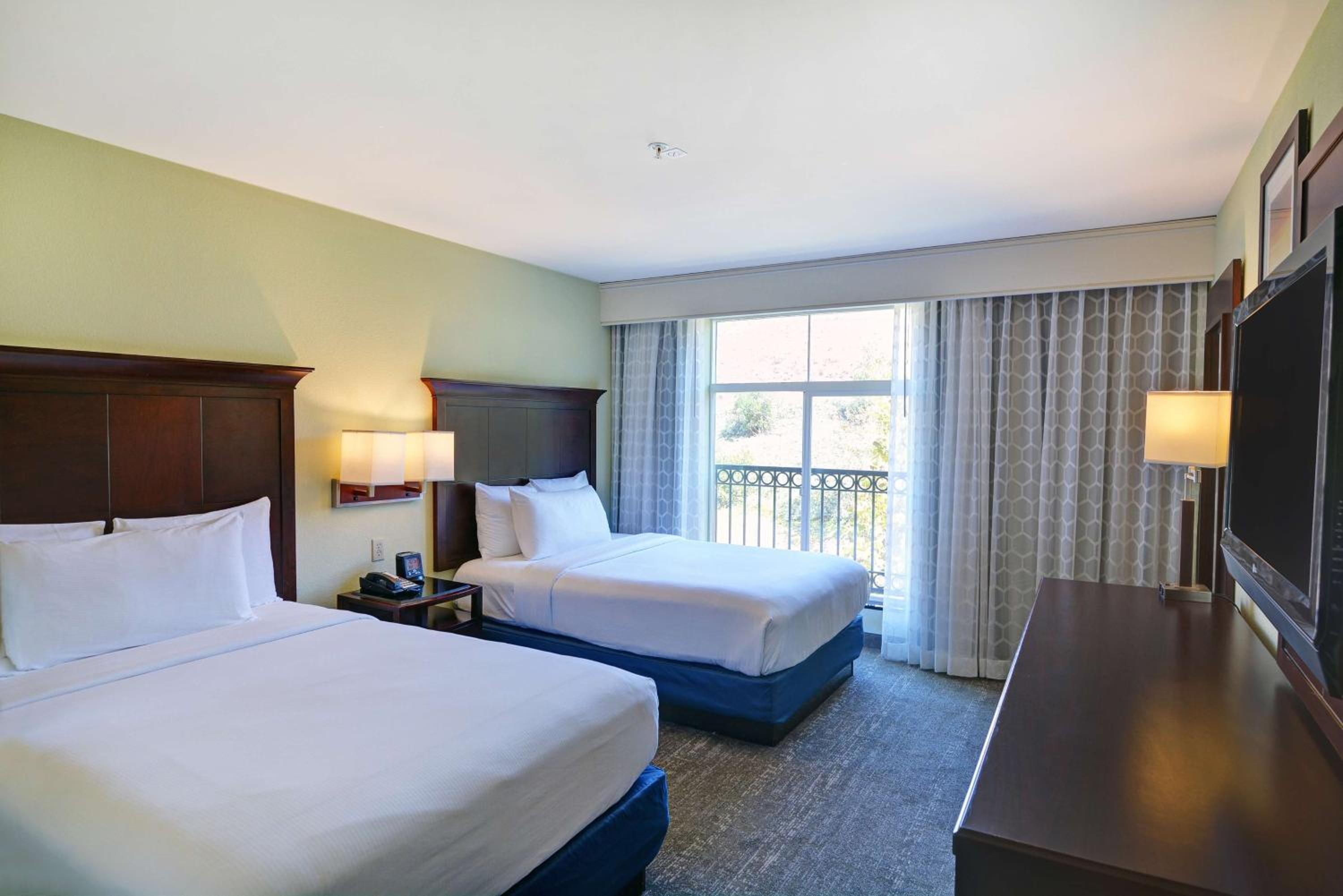 Suite with Two Double Beds - Non-Smoking photo 2
