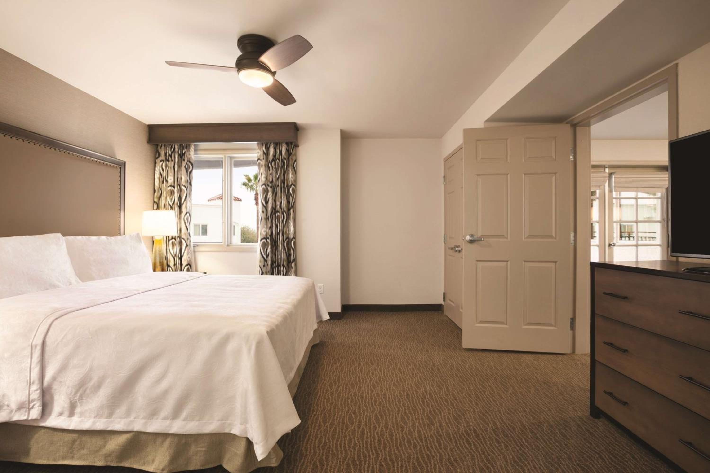 King Suite - Mobility Access/Non-Smoking photo 2