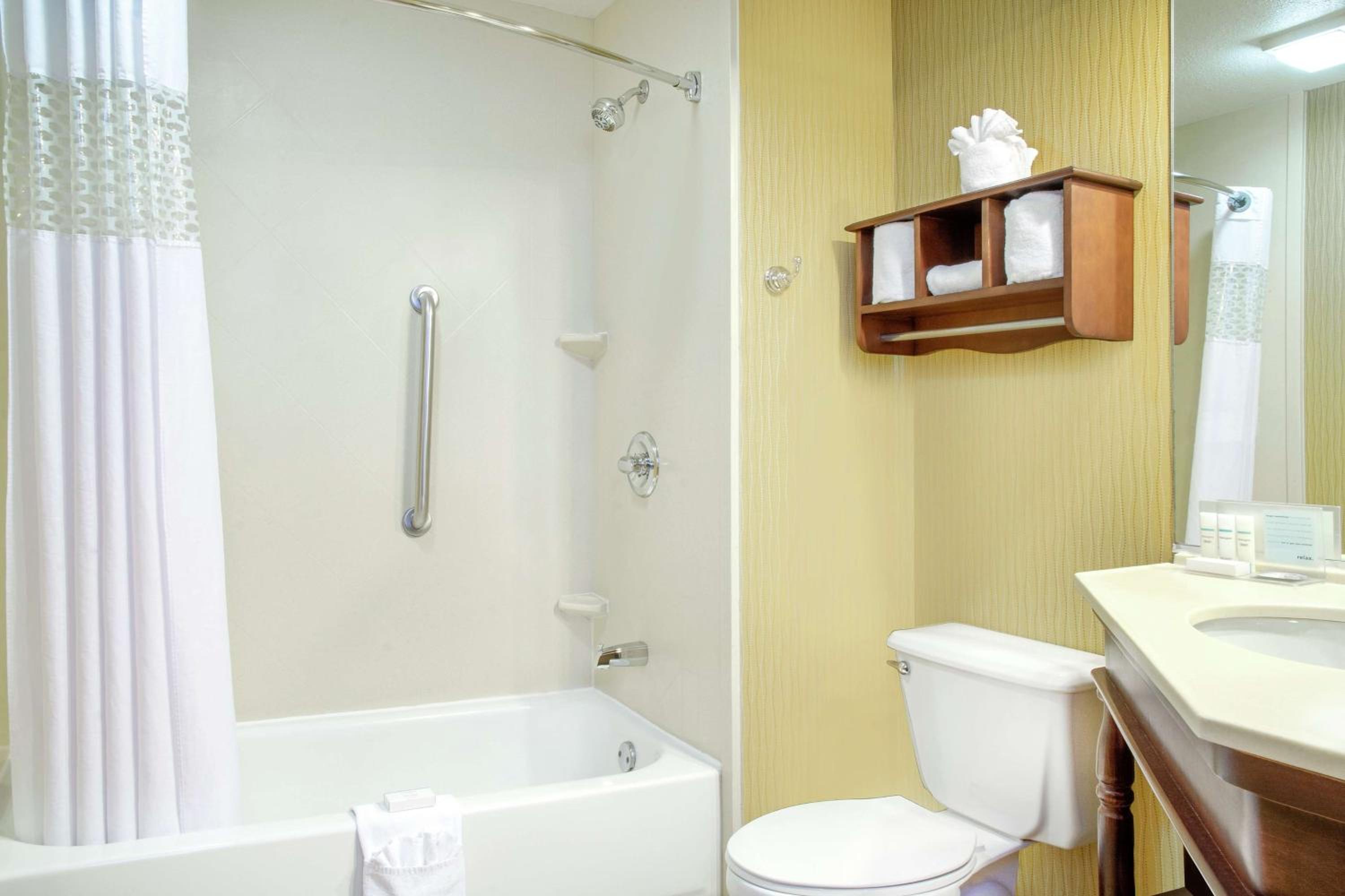 King Room with King Bed - Non-Smoking - Photo 3