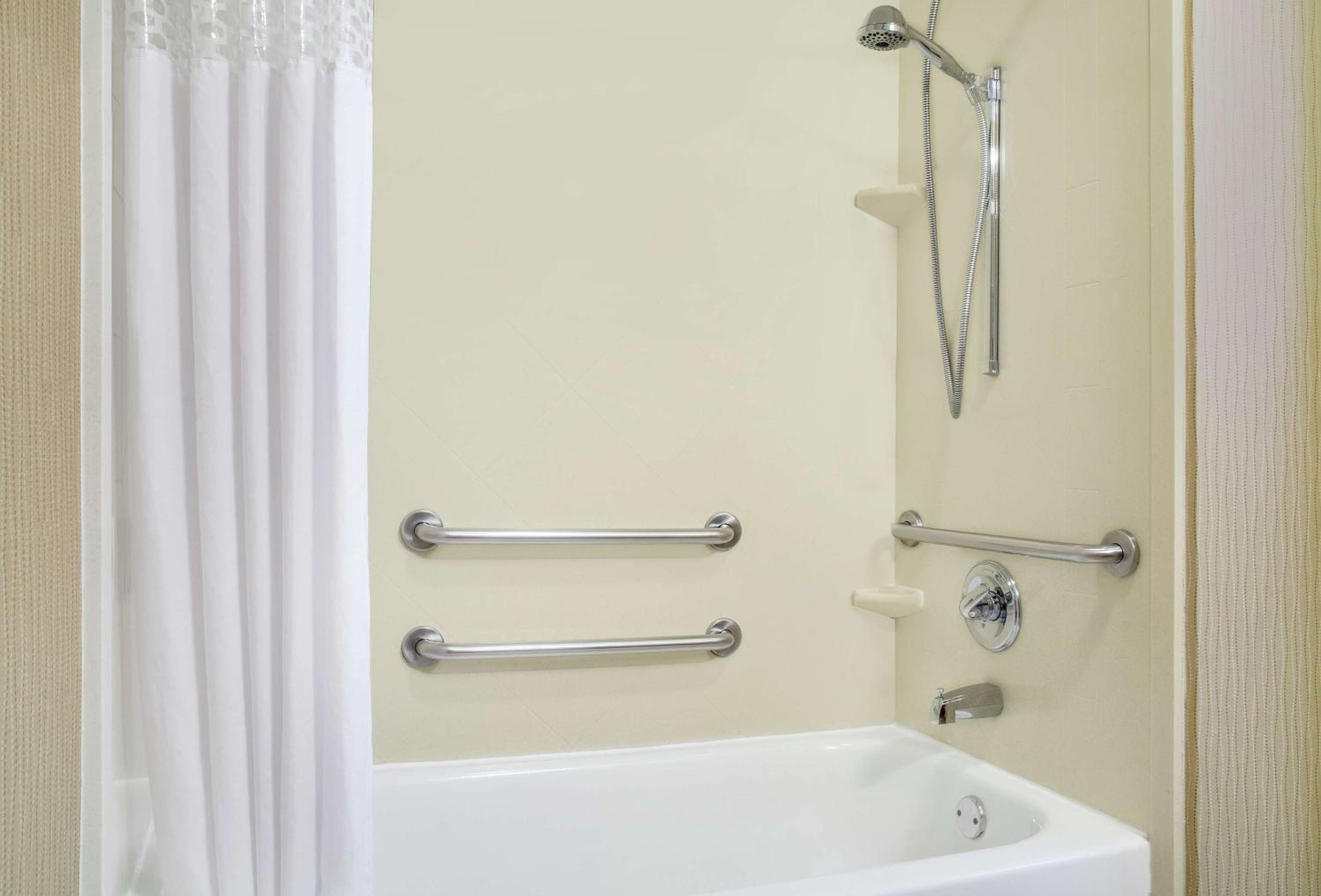 King Room with Accessible Tub - Mobility and Hearing Access/Non-Smoking - Photo 5