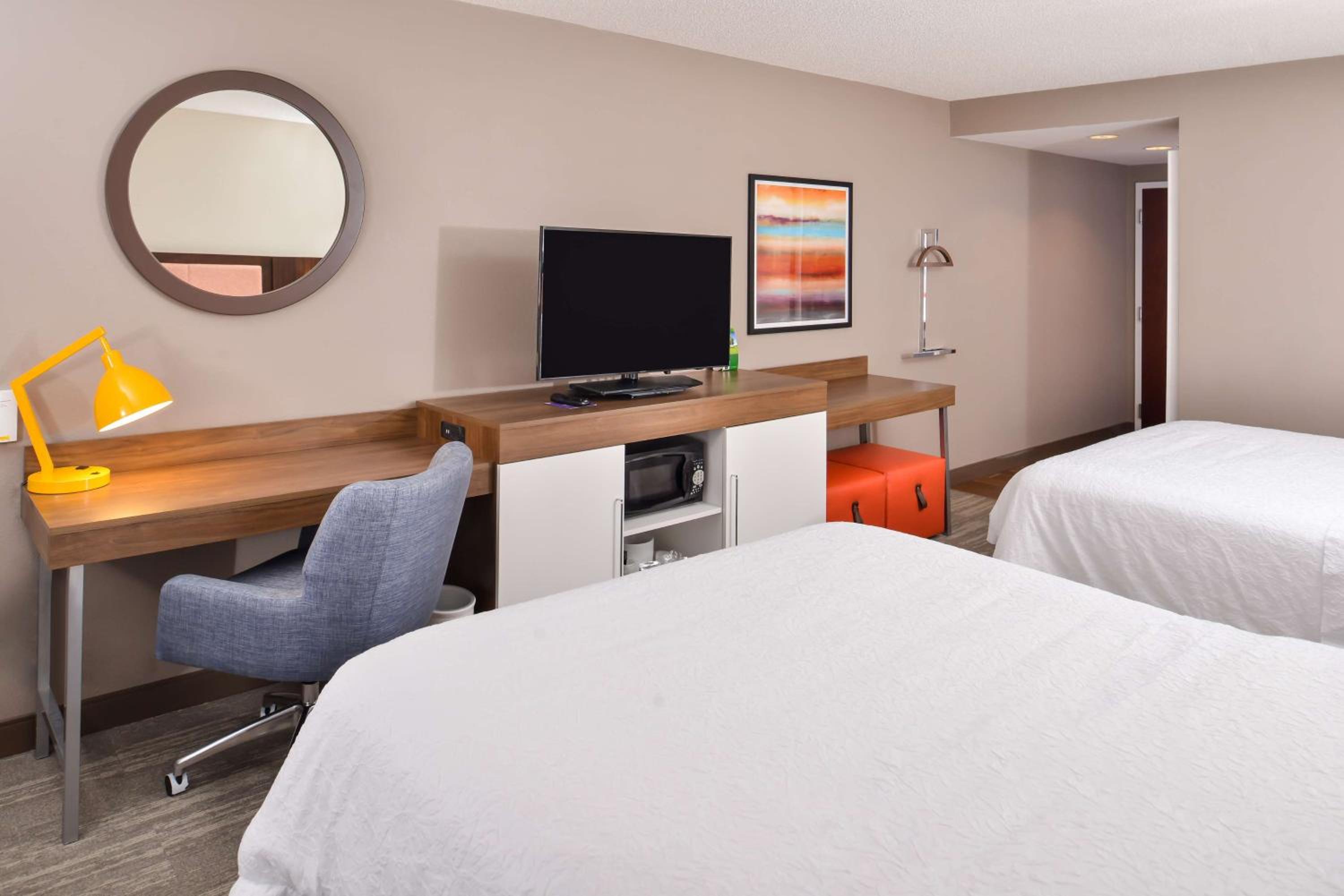 Queen Room with Two Queen Beds - Photo 10