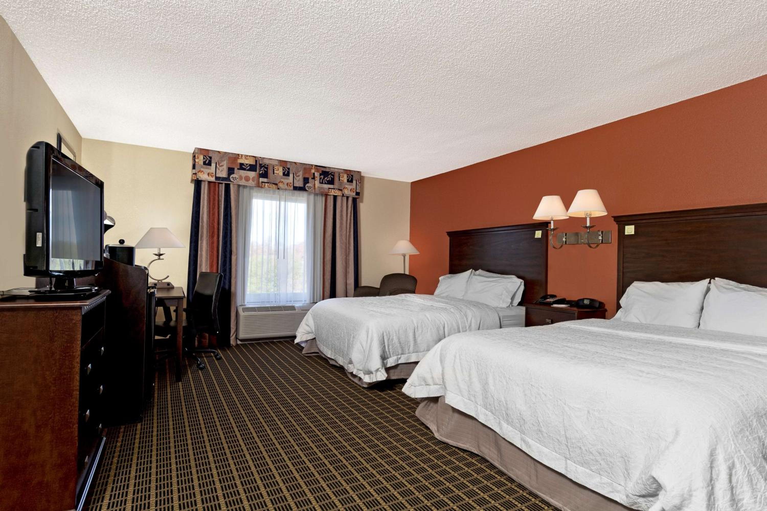Queen Room with Two Queen Beds - Photo 13