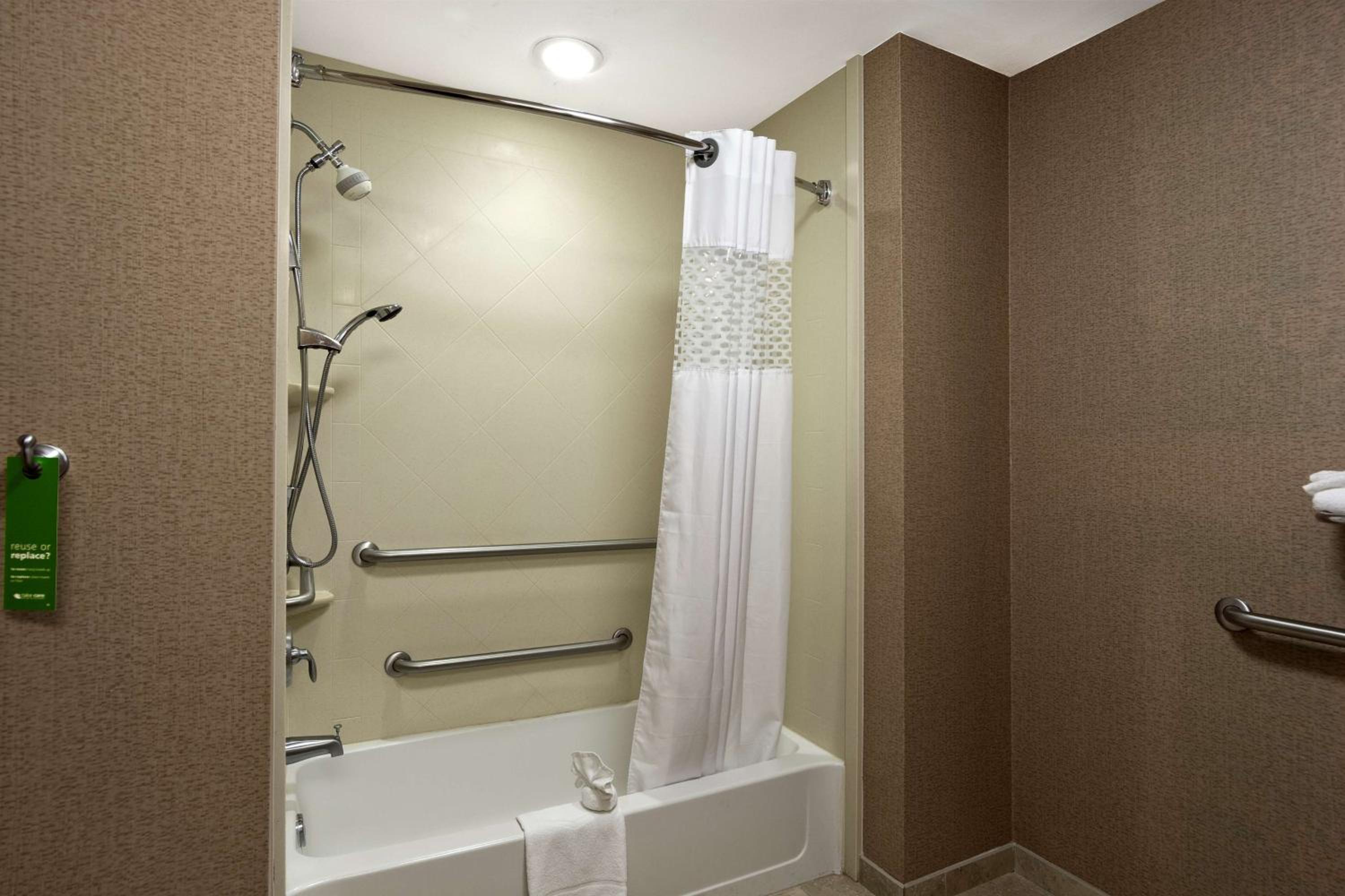 King Room with Accessible Tub - Mobility and Hearing Access
