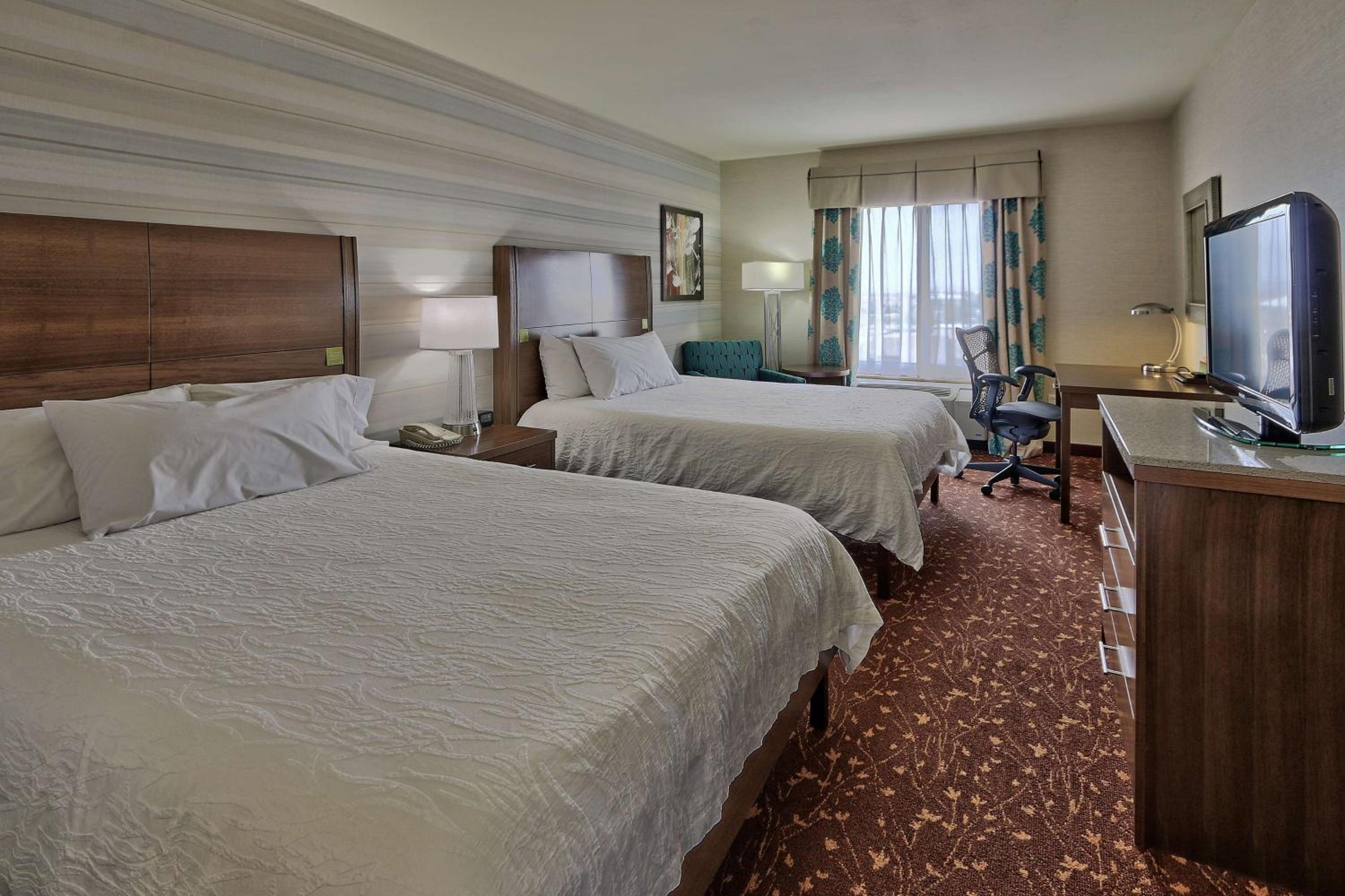 Queen Room with Two Queen Beds photo 1
