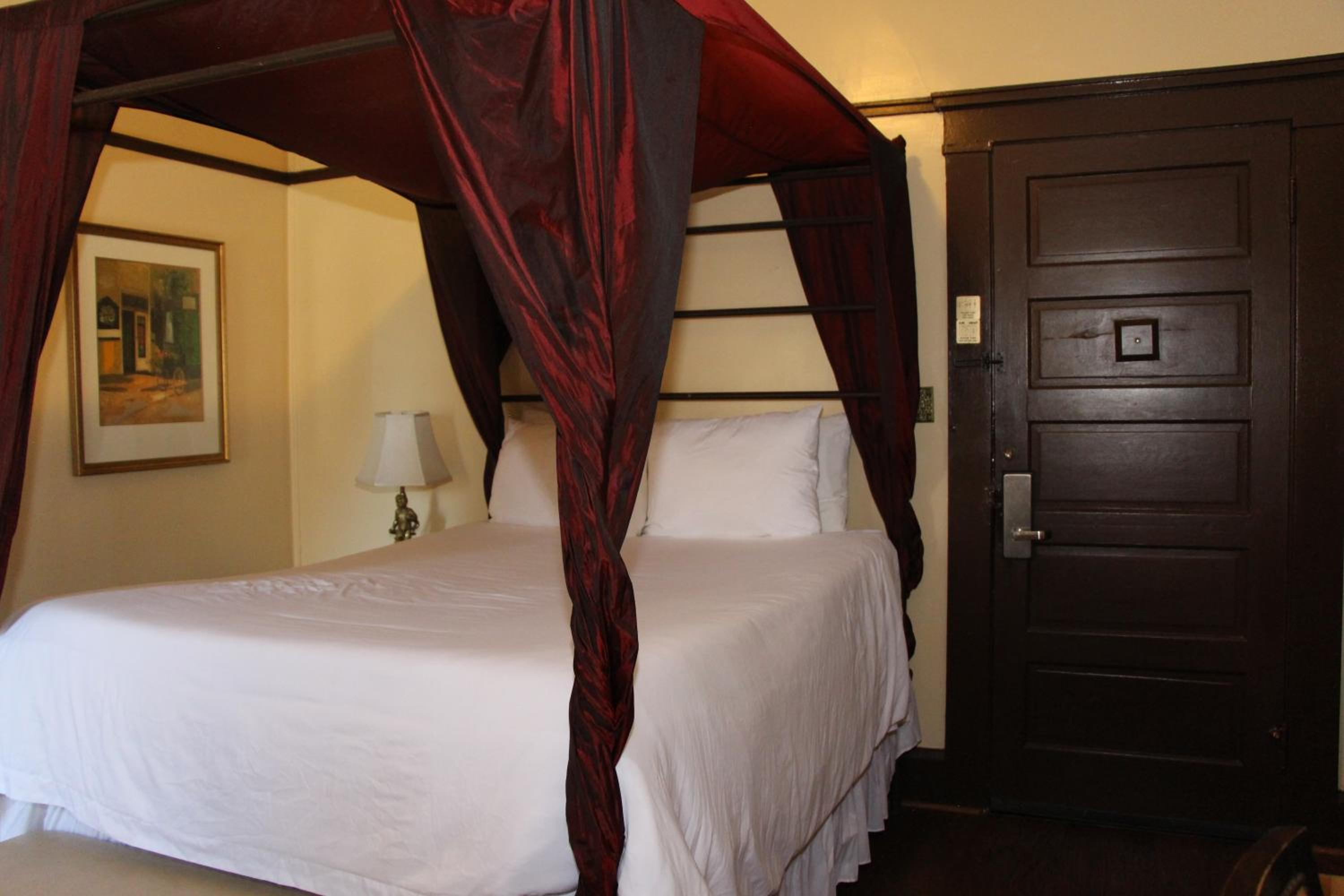 Queen Room with Spa Bath photo 1