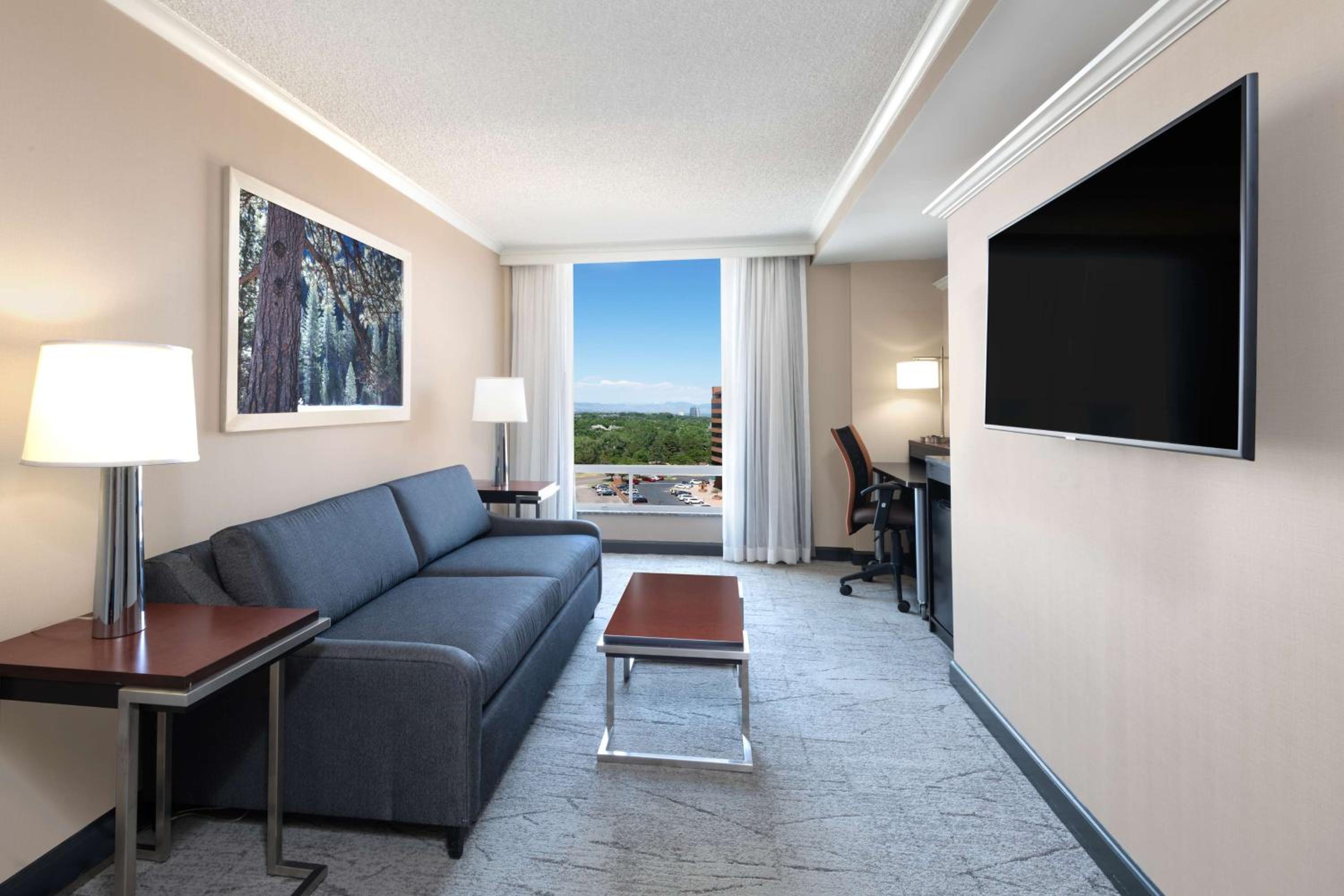 One-Bedroom King Suite photo 2