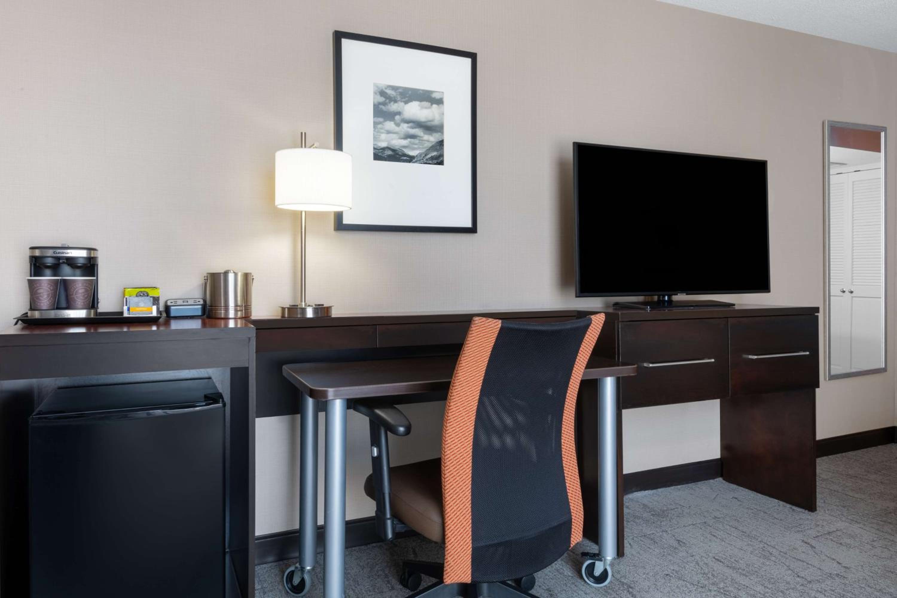 King Room with Mountain View photo 2