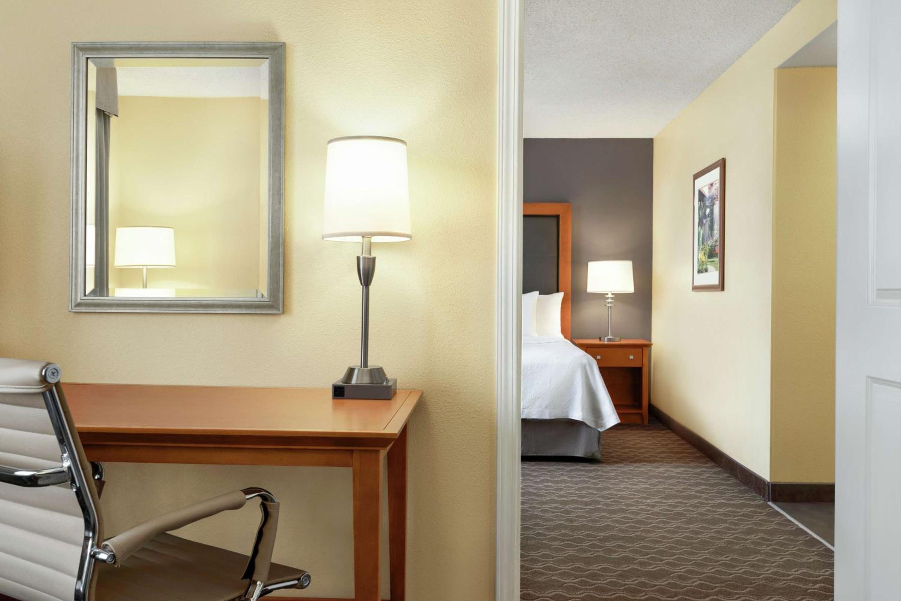 One-Bedroom King Suite - Non-Smoking - Photo 3