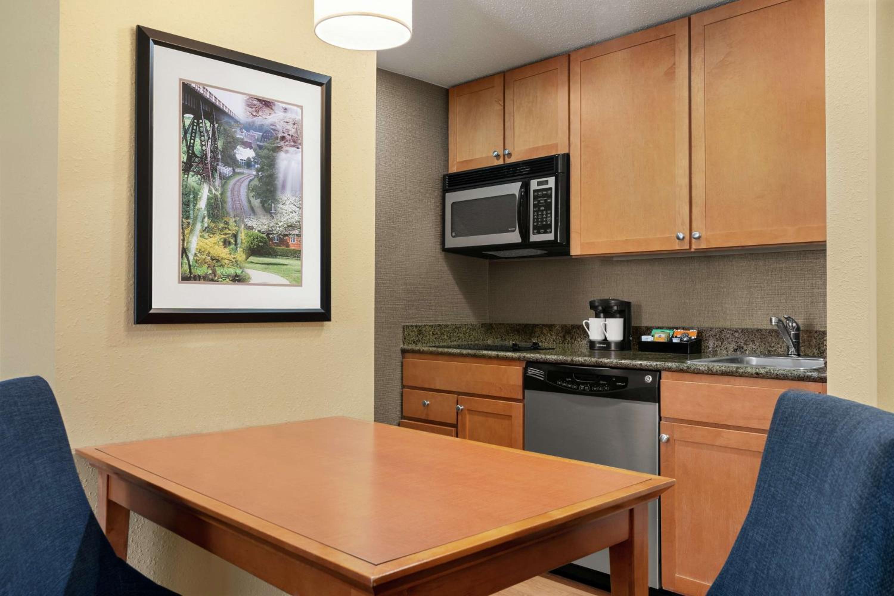 One-Bedroom King Suite - Non-Smoking - Photo 2