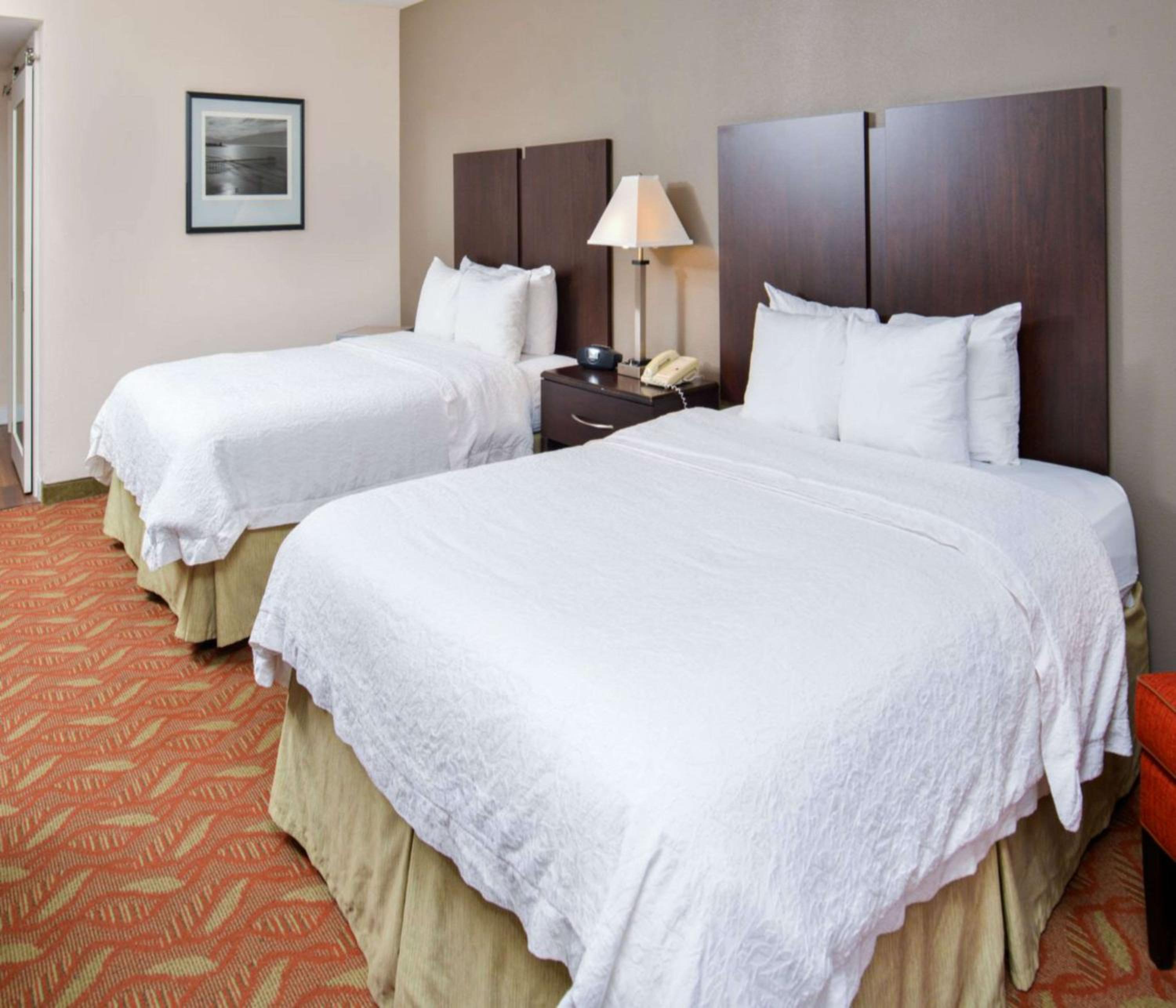 Room with Two Queen Beds - Non-Smoking - Photo 2