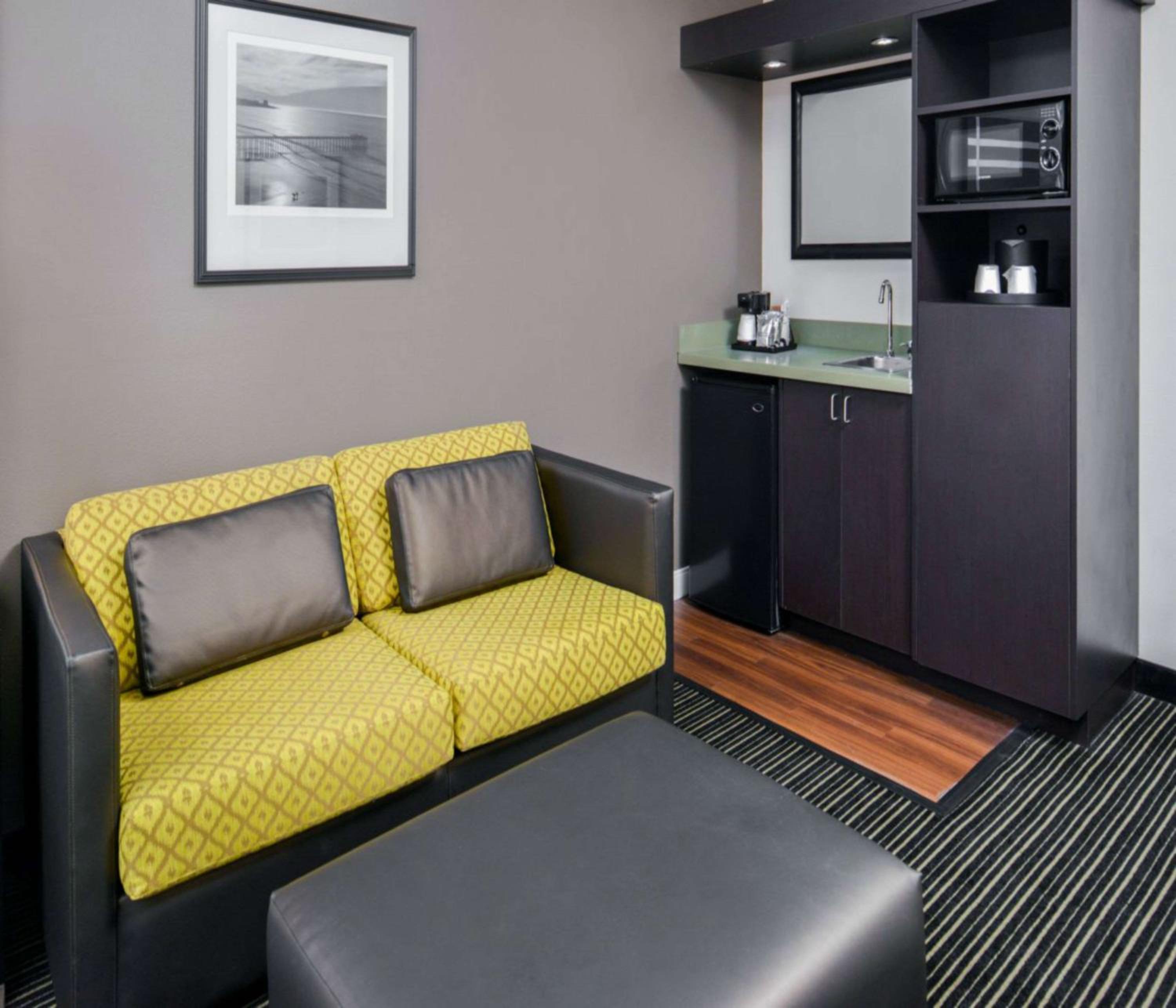 King Studio Suite with Sofa Bed - Non-Smoking - Photo 5
