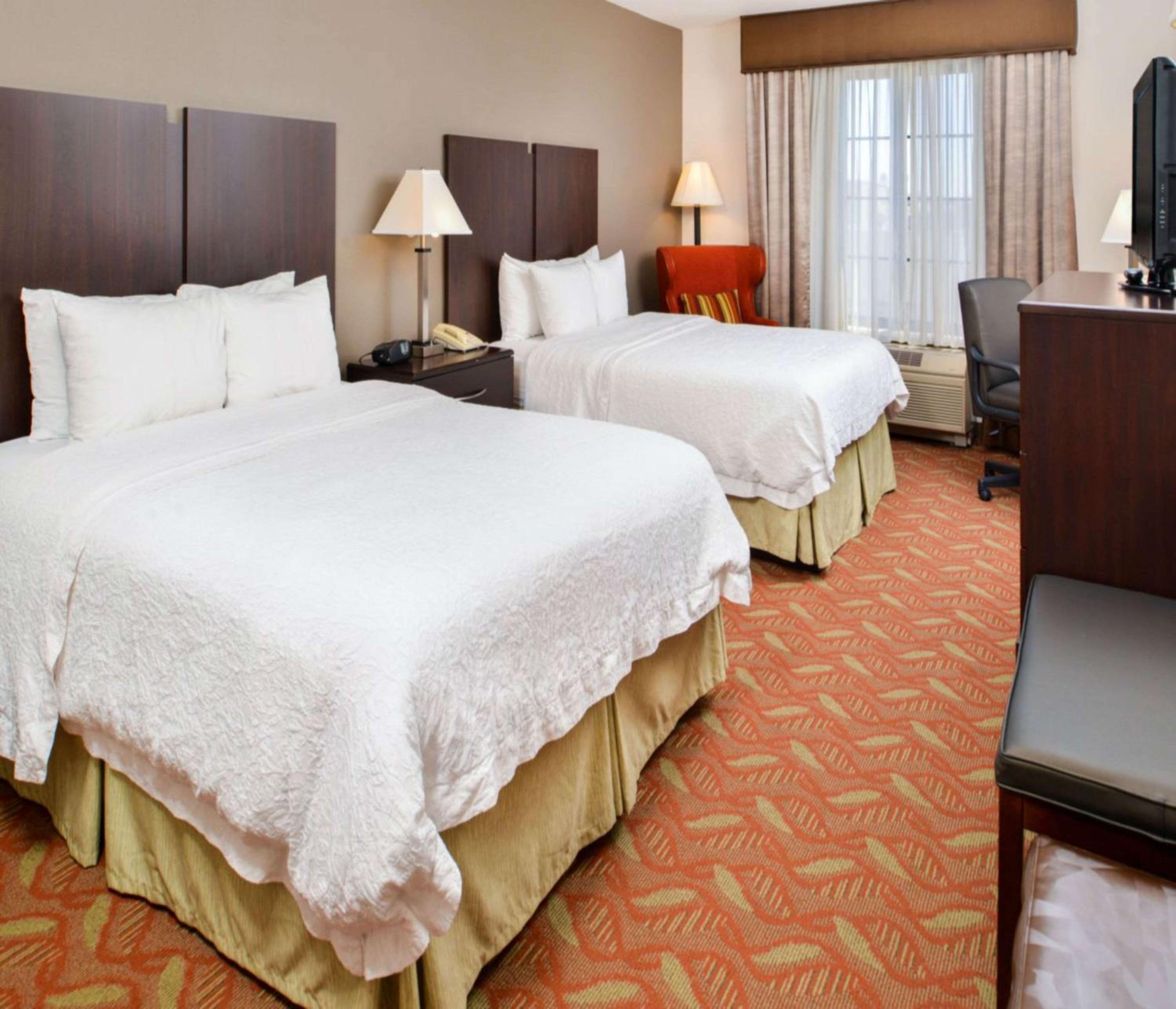 Room with Two Queen Beds - Non-Smoking - Photo 4