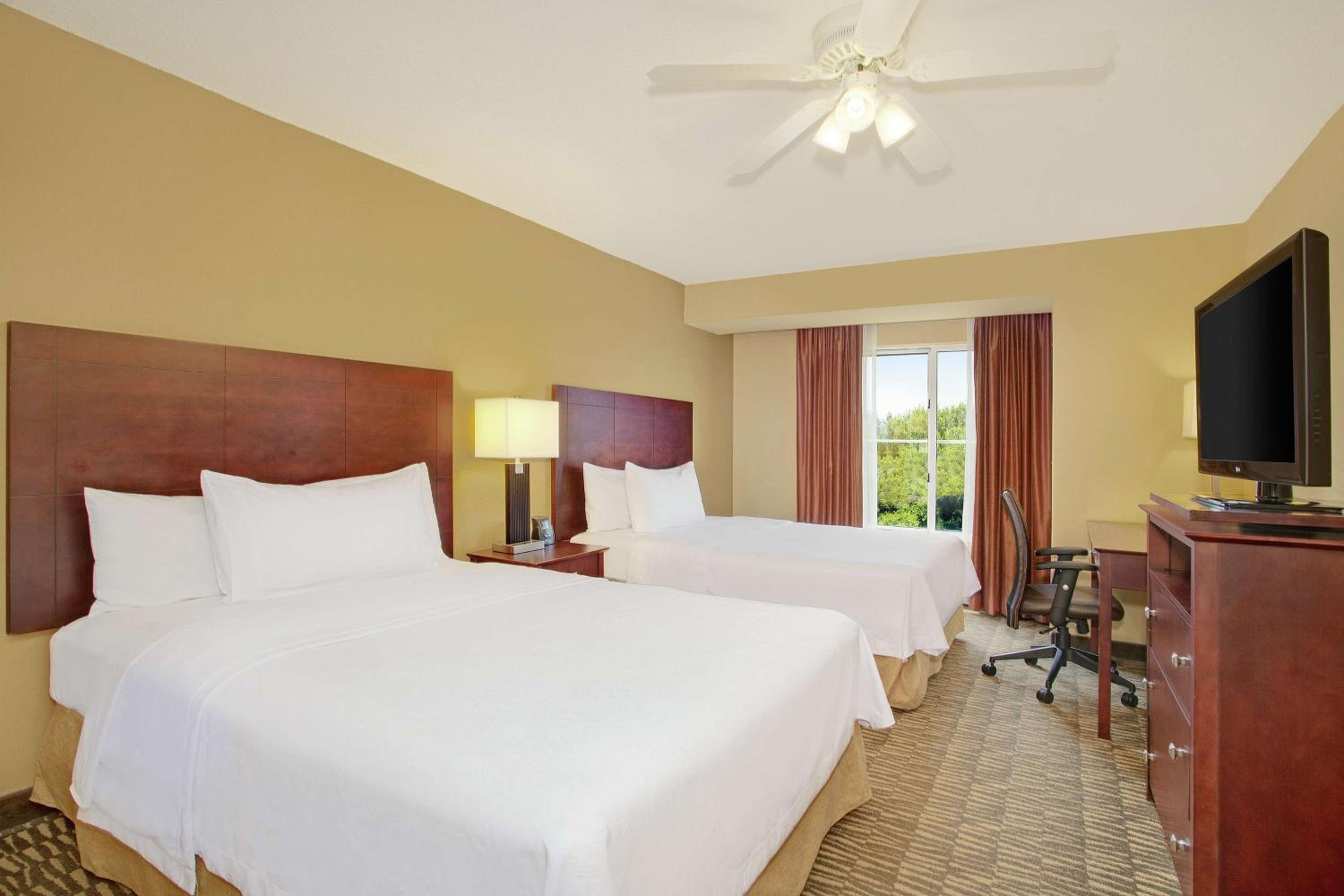 Two-Bedroom Suite with One King And Two Double Beds - Non-Smoking - Photo 1