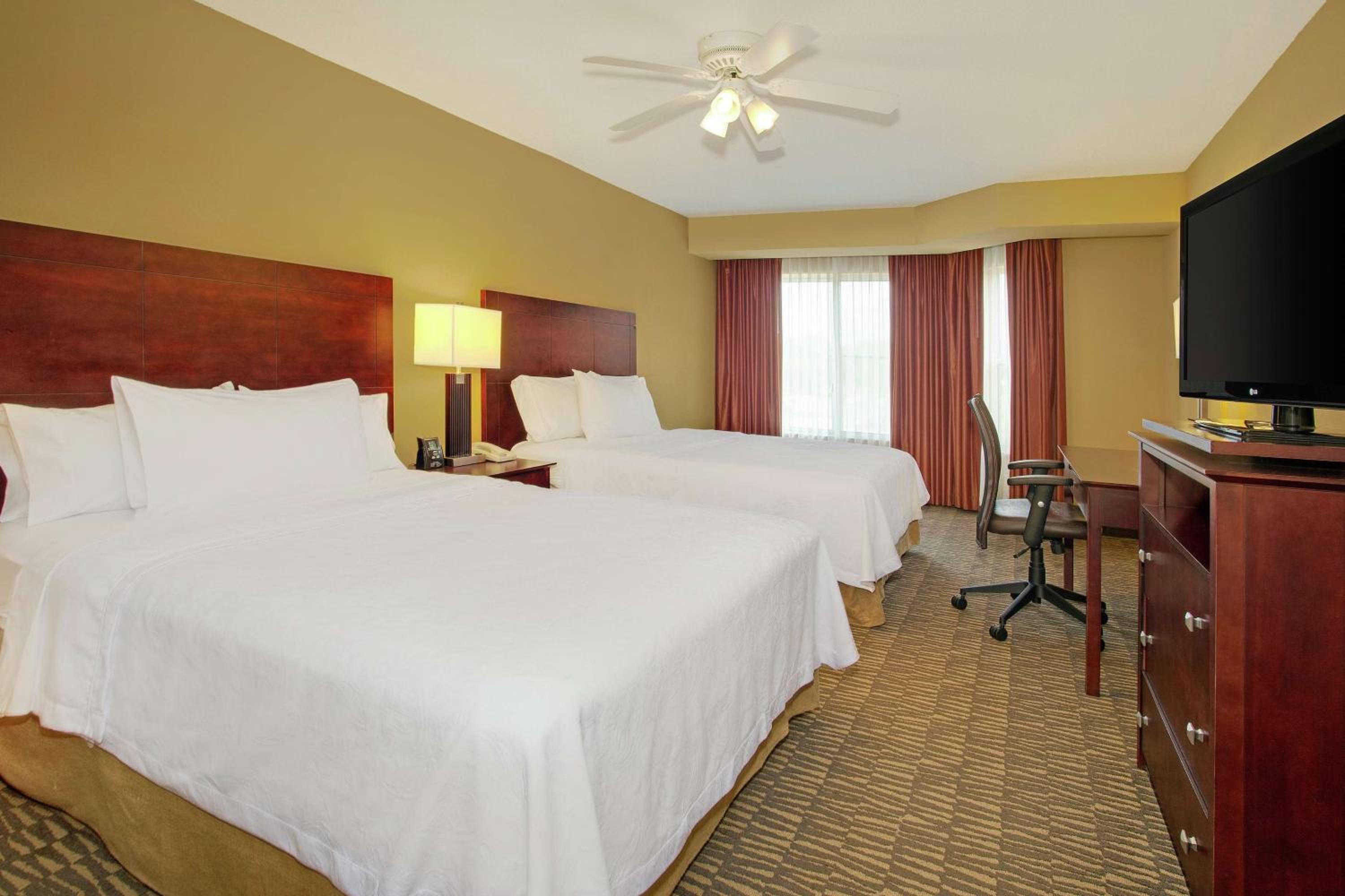 One-Bedroom Queen Suite with Two Queen Beds - Non-Smoking - Photo 1