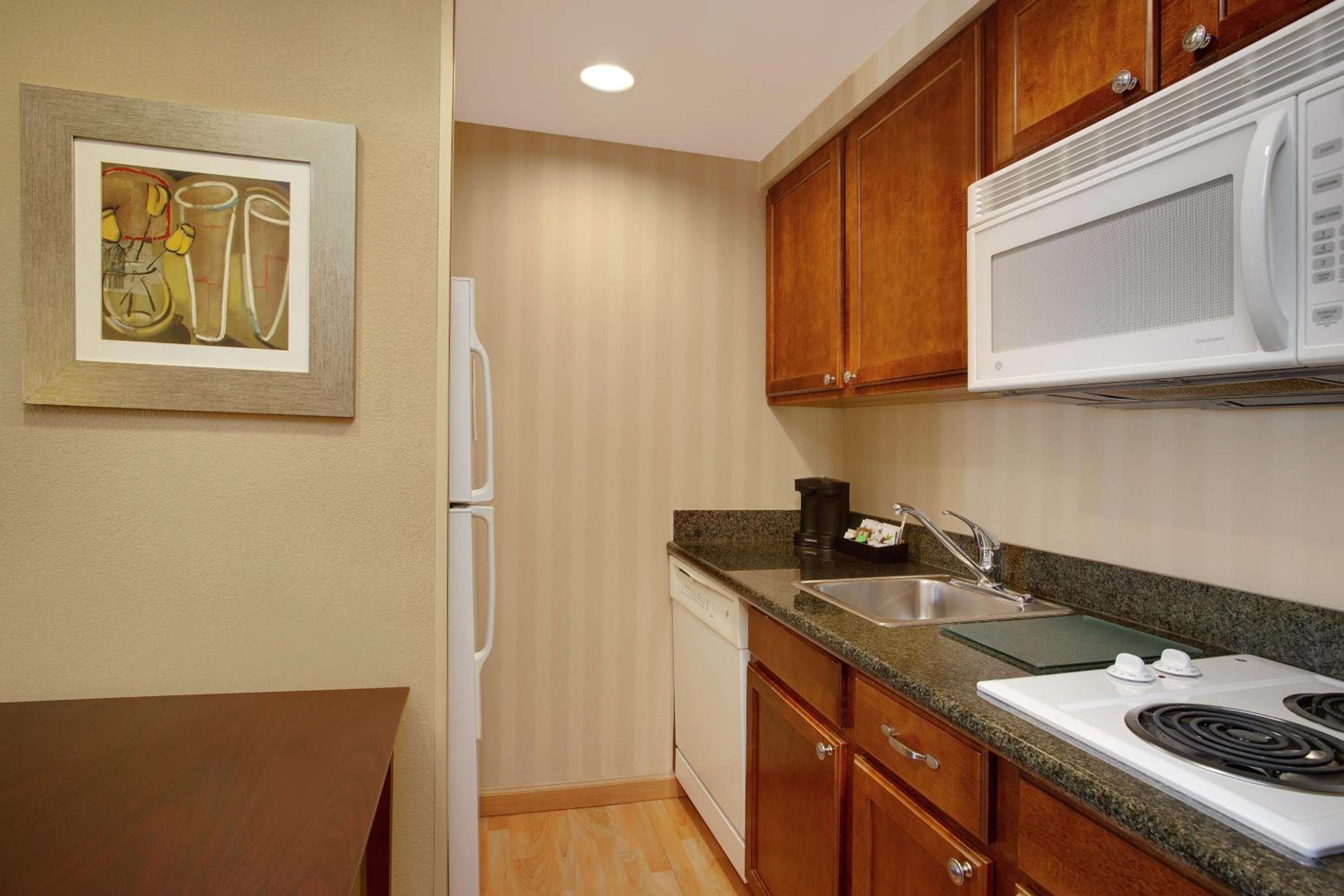 One-Bedroom King Suite - Non-Smoking - Photo 6