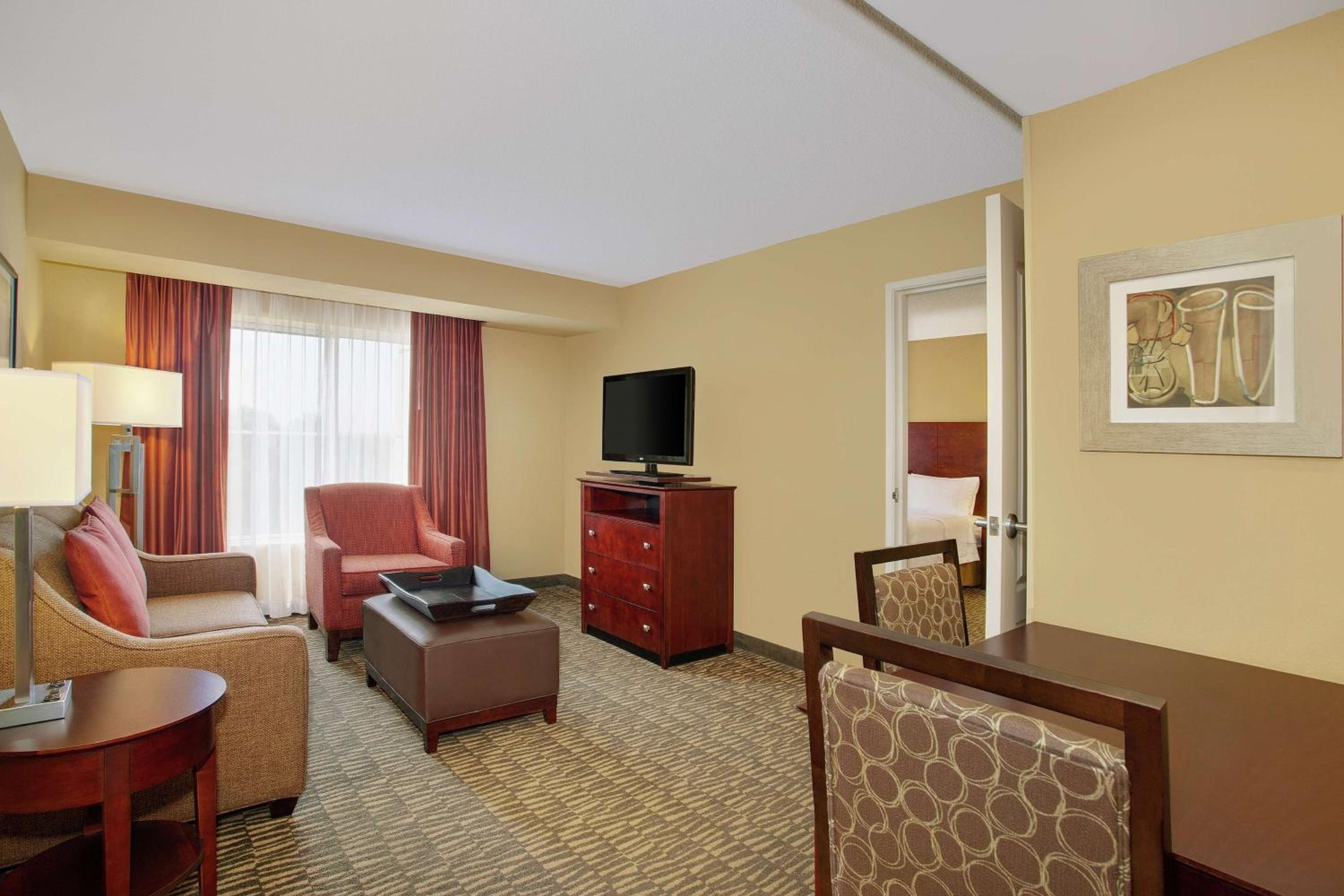 Two-Bedroom Suite with One King And Two Double Beds - Non-Smoking - Photo 3