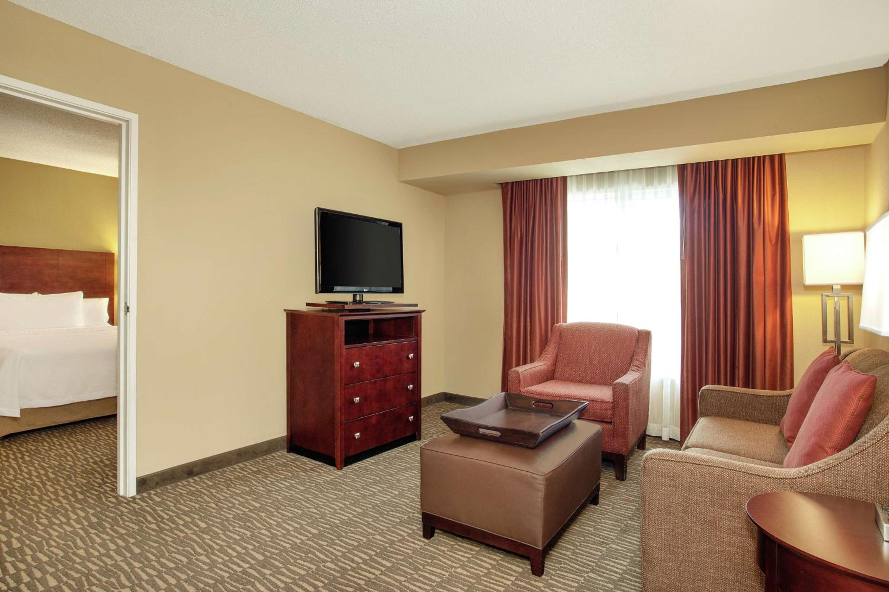 One-Bedroom Queen Suite with Two Queen Beds - Non-Smoking - Photo 3