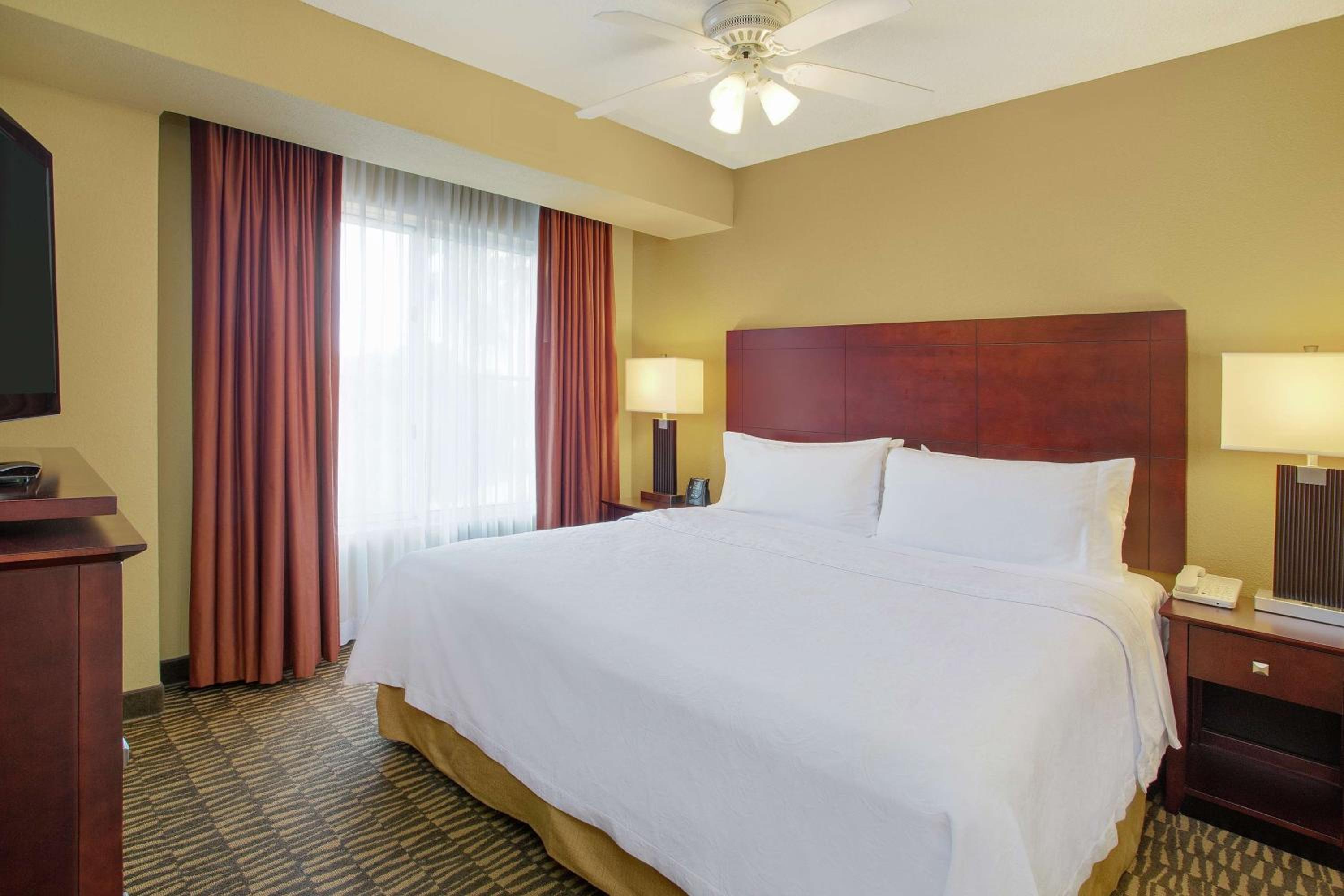 One-Bedroom King Suite - Non-Smoking - Photo 3