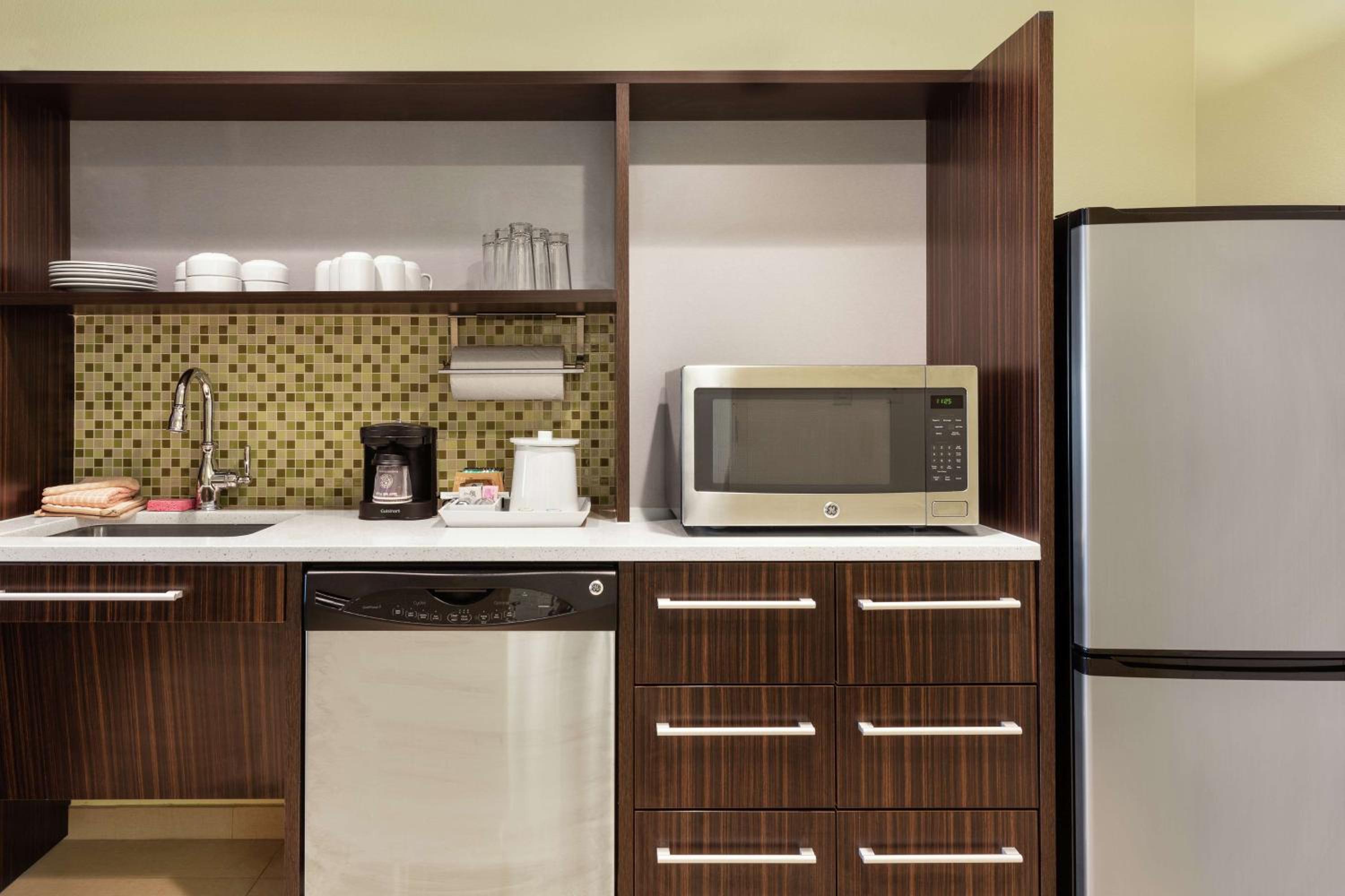 One-Bedroom King Suite - Non-Smoking