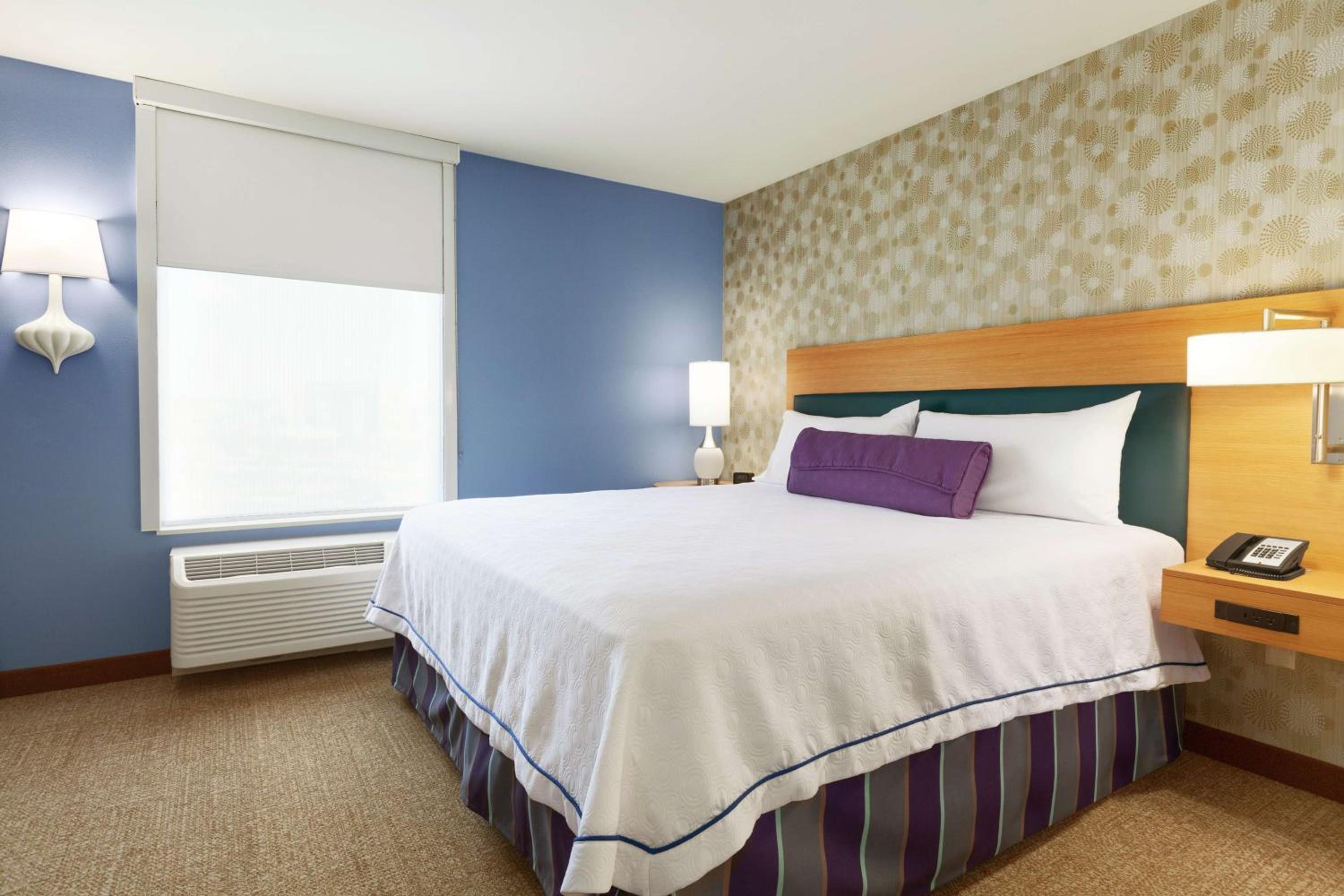 One-Bedroom King Suite - Non-Smoking photo 1