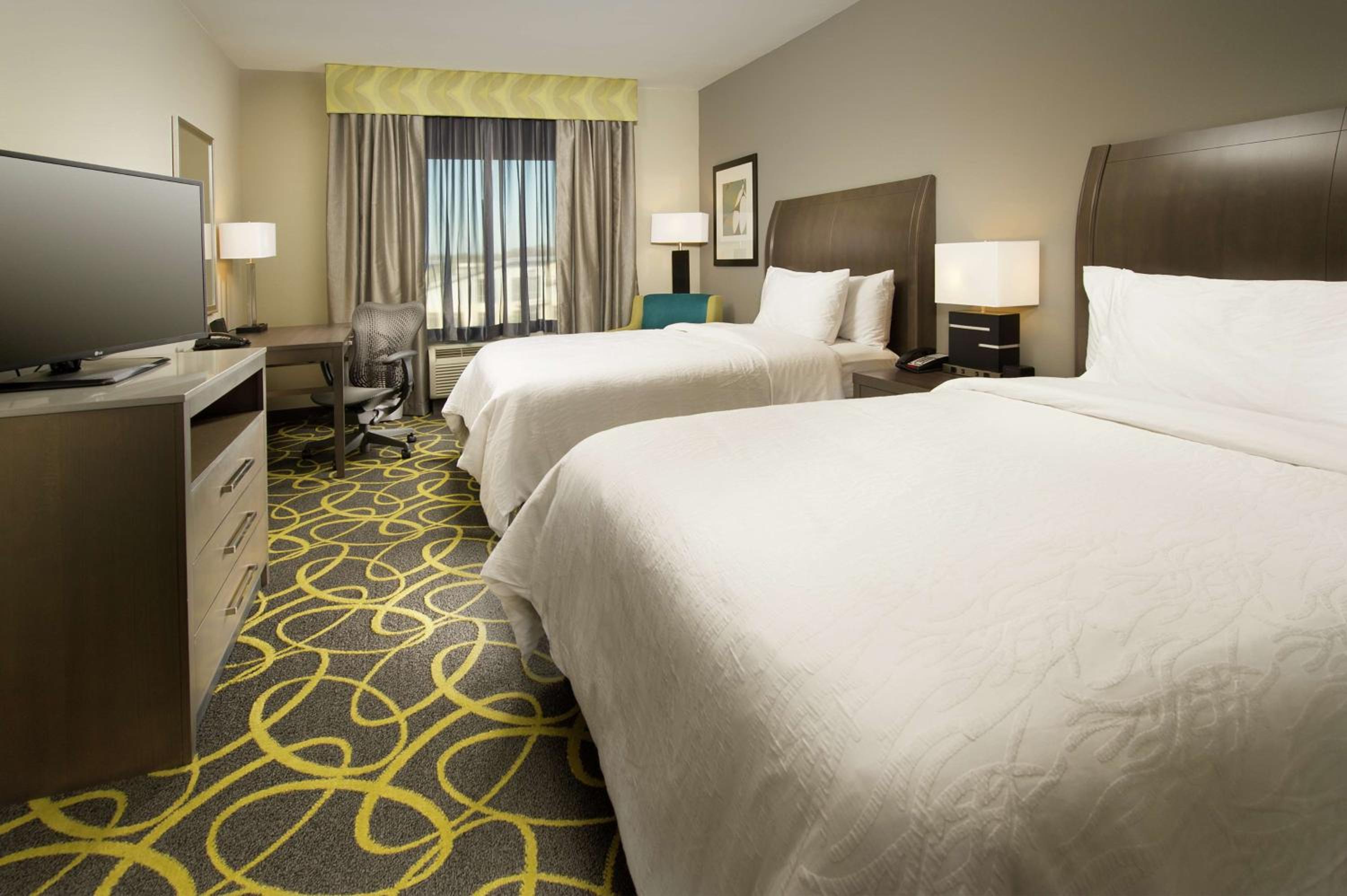 Queen Room with Two Queen Beds photo 1