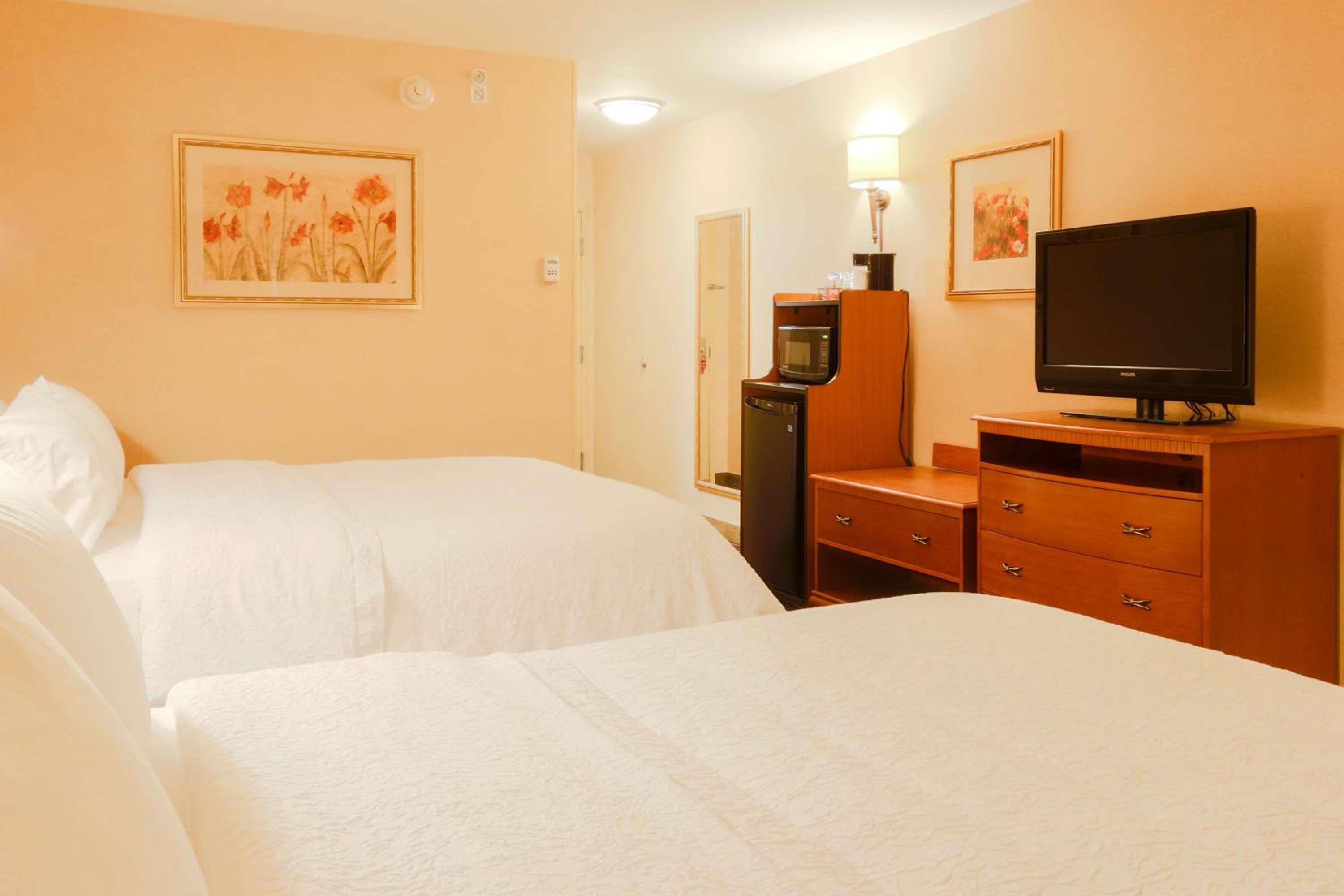 Room with Two Queen Beds - Non-Smoking - Photo 1